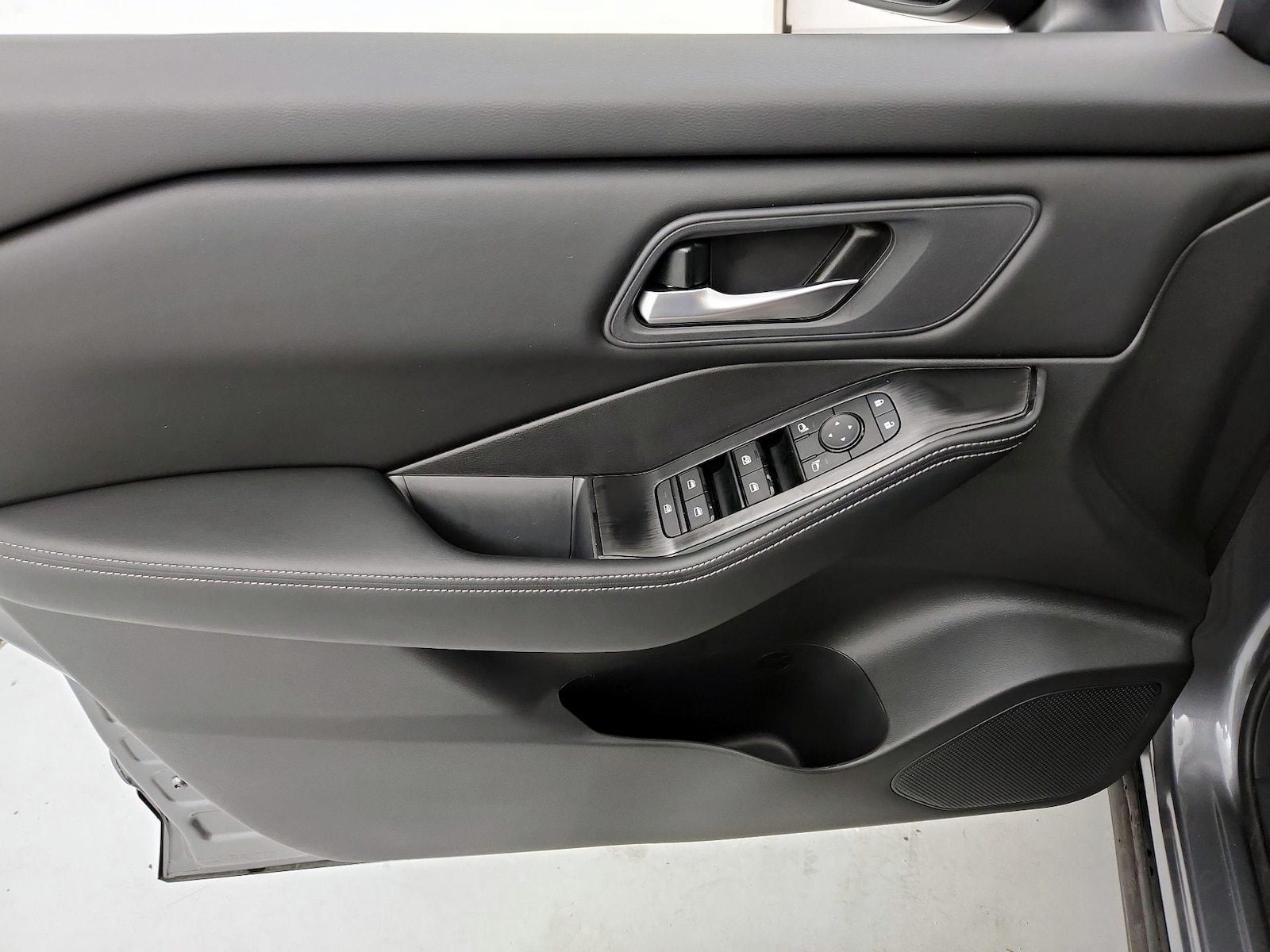 2026 Nissan Rogue SV - Photo 13