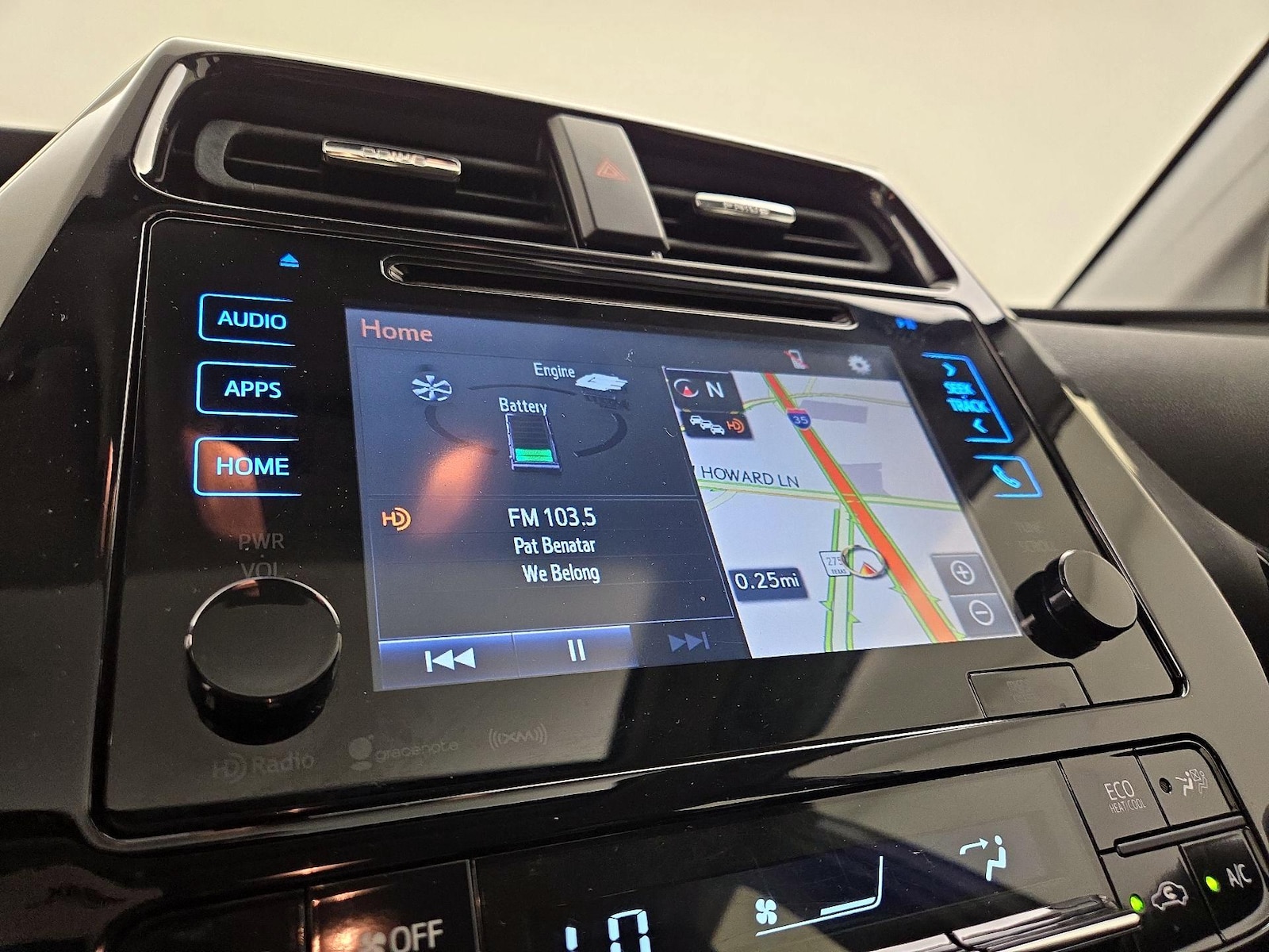 2017 Toyota Prius Four - Photo 17