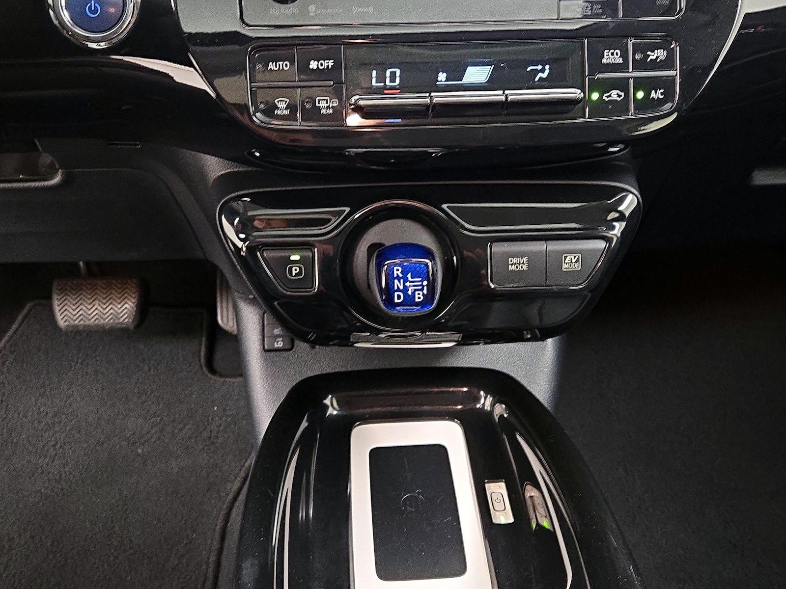 2017 Toyota Prius Four - Photo 18