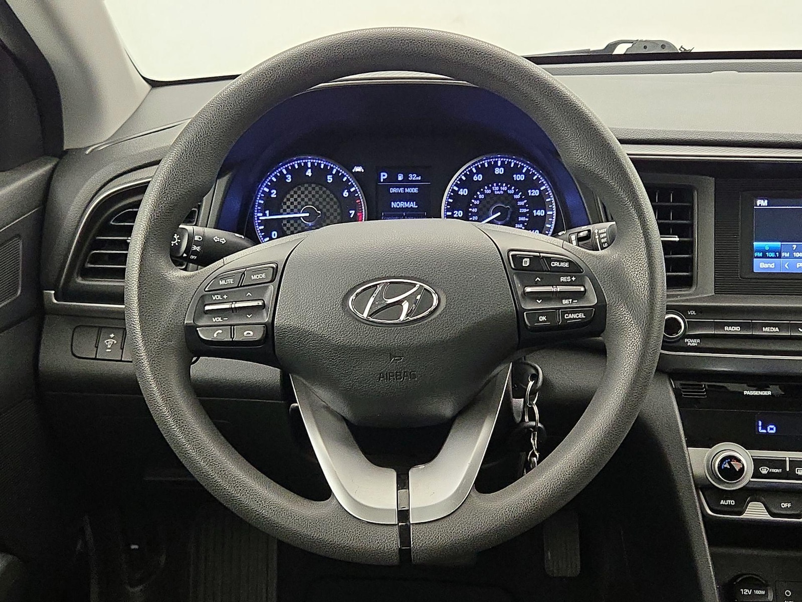 2020 Hyundai Elantra SE - Photo 11
