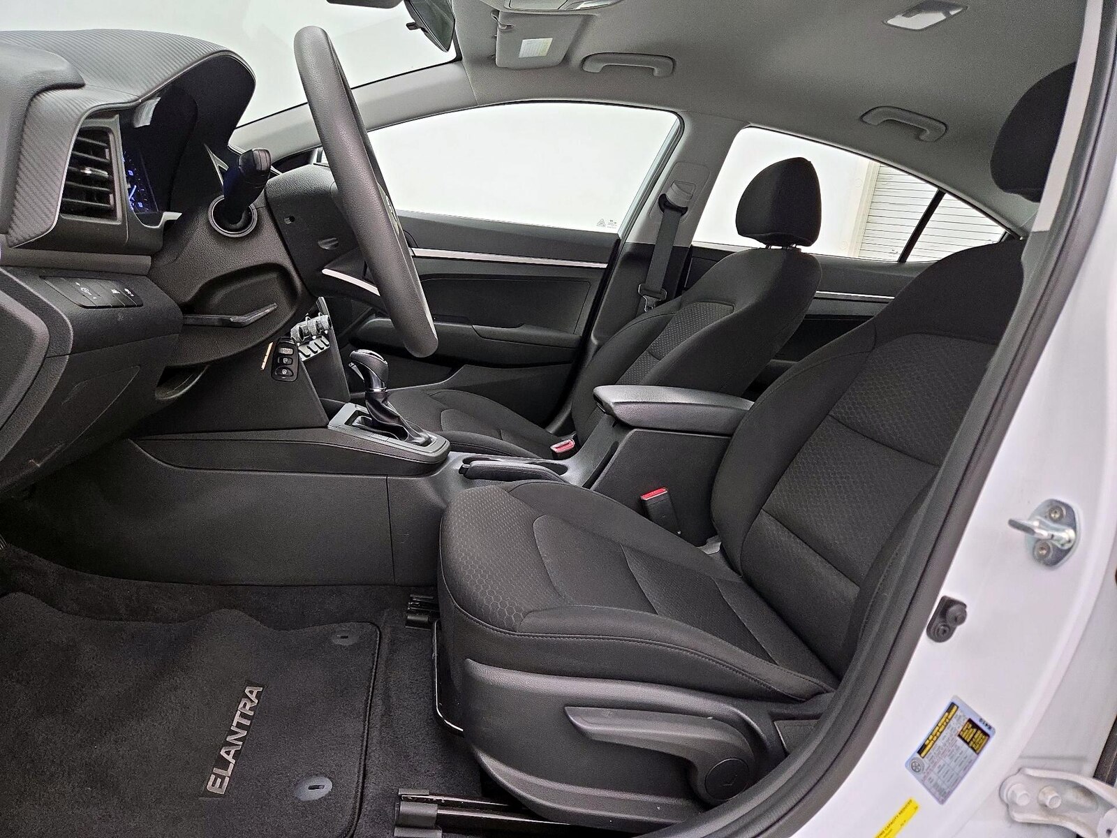 2020 Hyundai Elantra SE - Photo 12