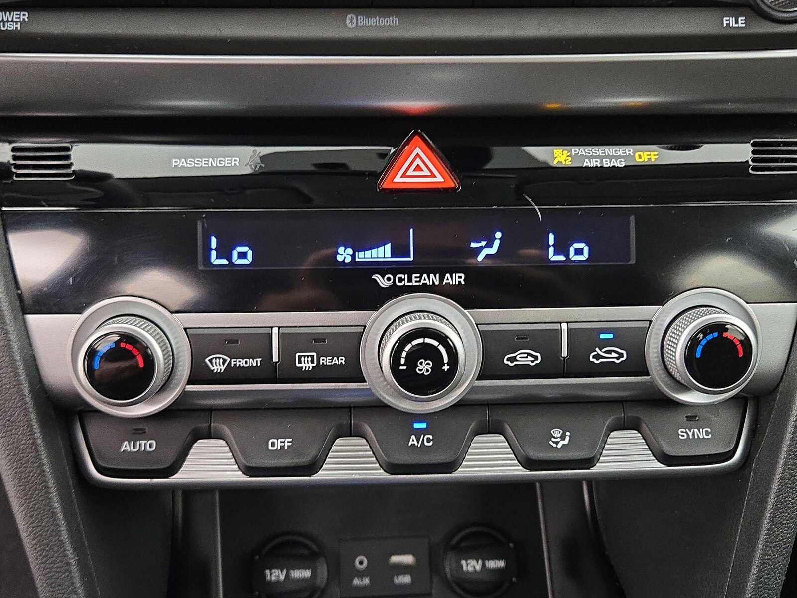 2020 Hyundai Elantra SE - Photo 17