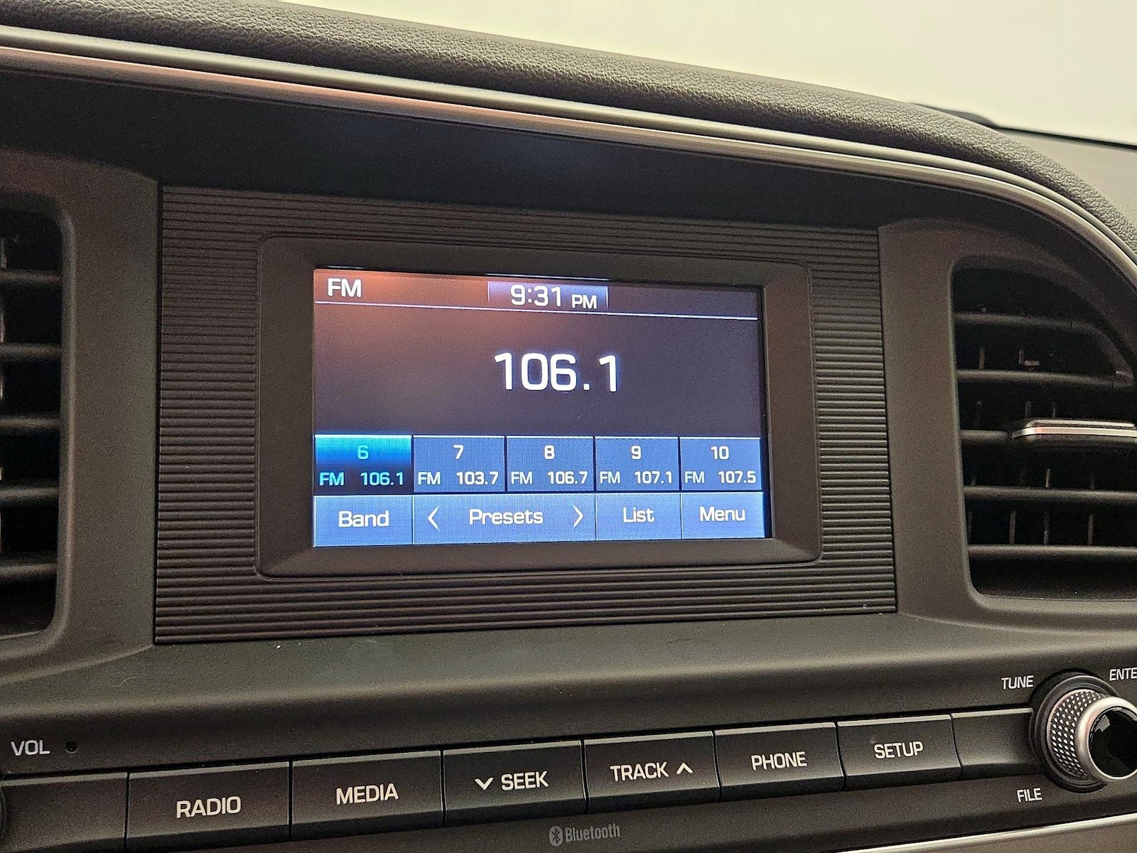 2020 Hyundai Elantra SE - Photo 16