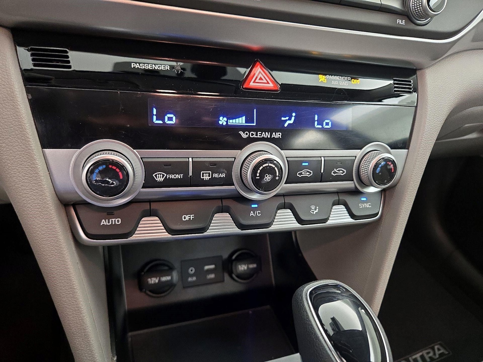 2020 Hyundai Elantra SE - Photo 17