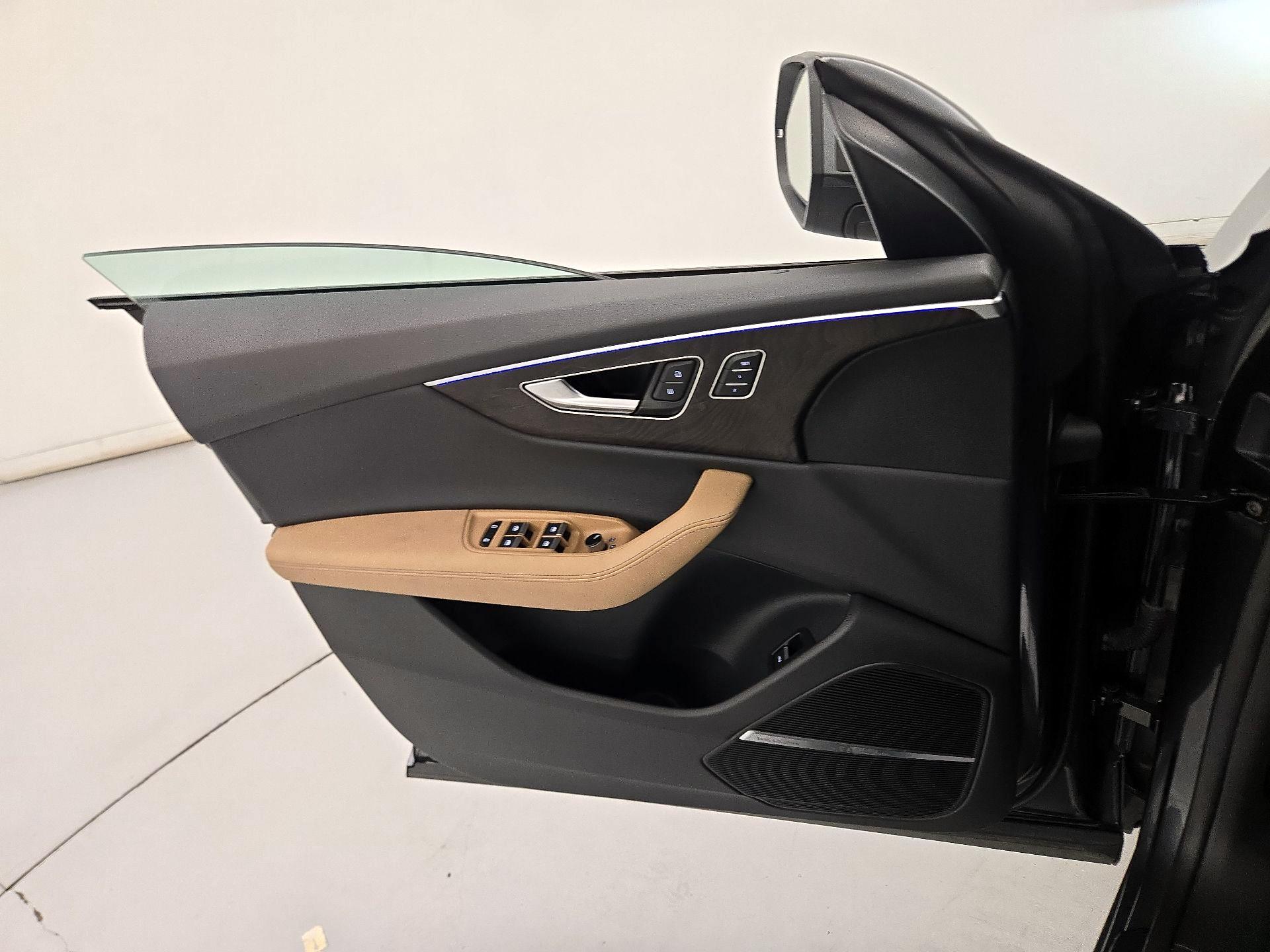 Thumbnail: 2025 Audi Q8 - 12