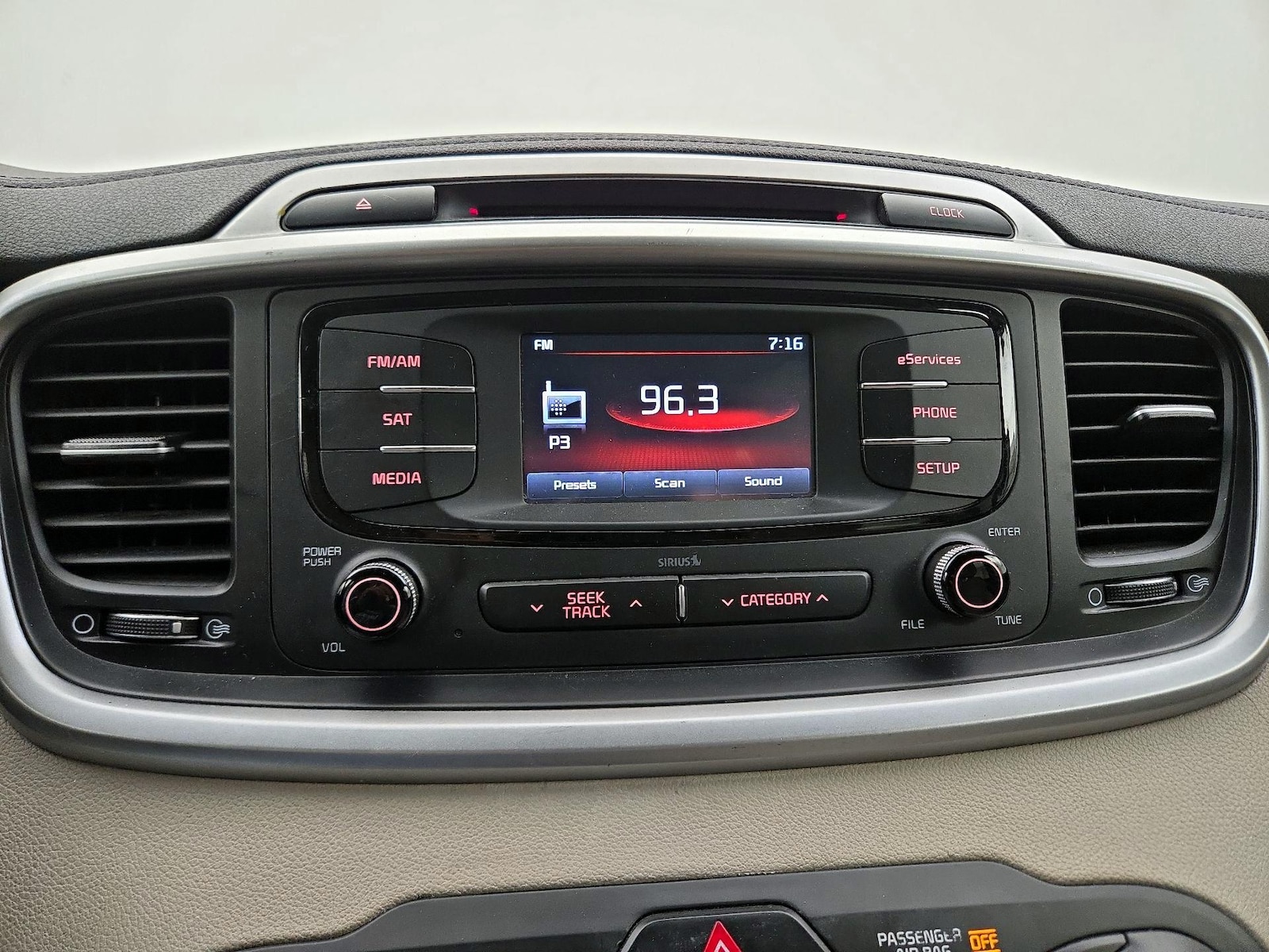 2016 Kia Sorento LX - Photo 16