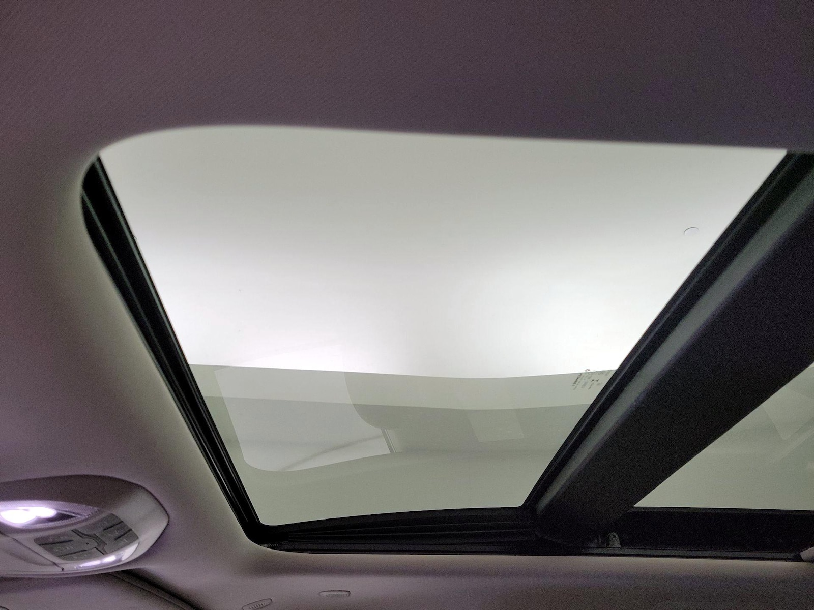 Panoramic Sunroof & Skylight(s)