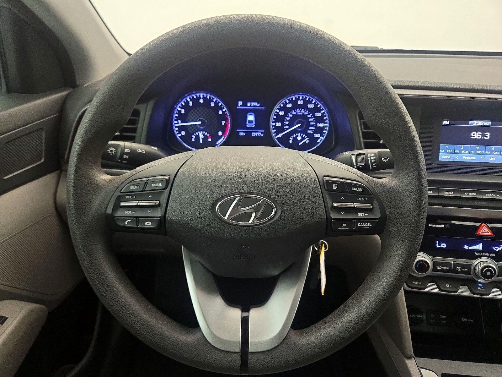 2020 Hyundai Elantra SE - Photo 11