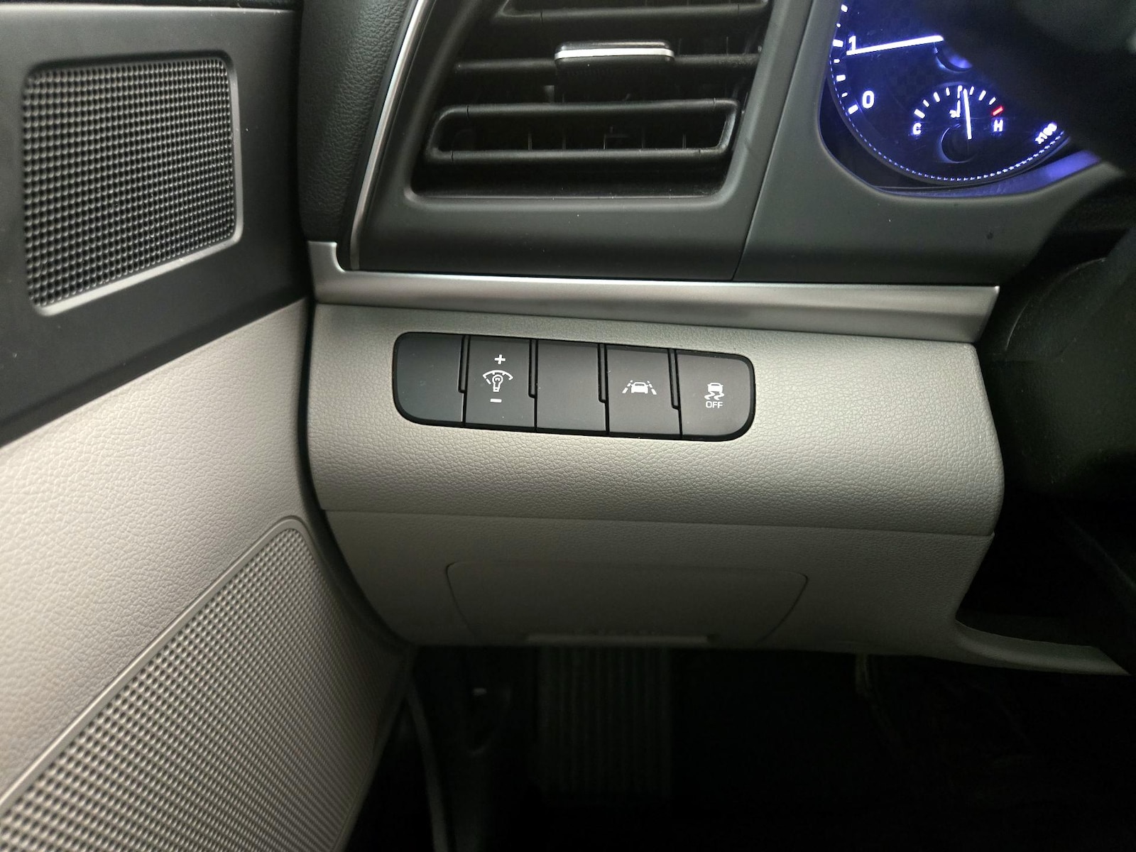 2020 Hyundai Elantra SE - Photo 14