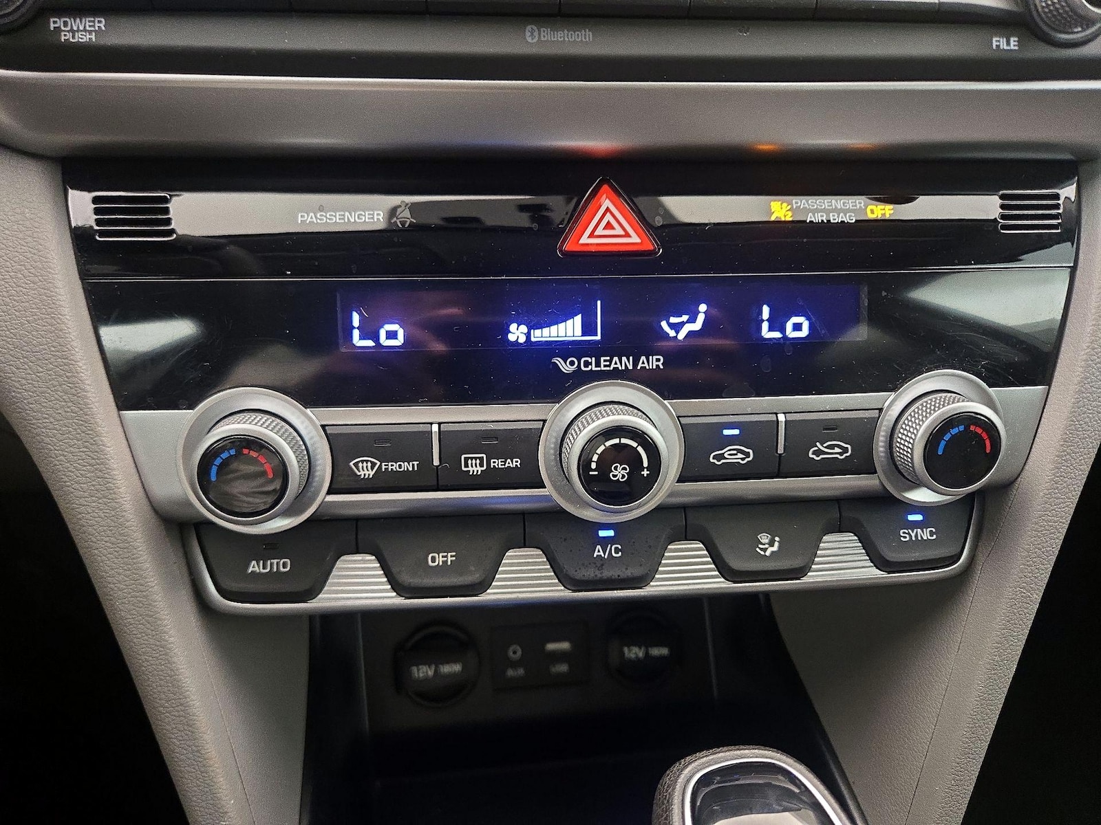 2020 Hyundai Elantra SE - Photo 17