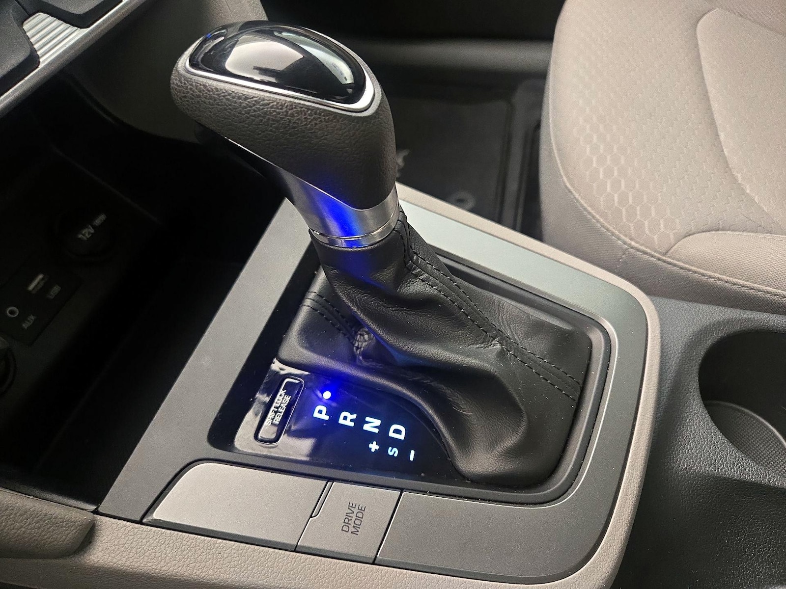 2020 Hyundai Elantra SE - Photo 18
