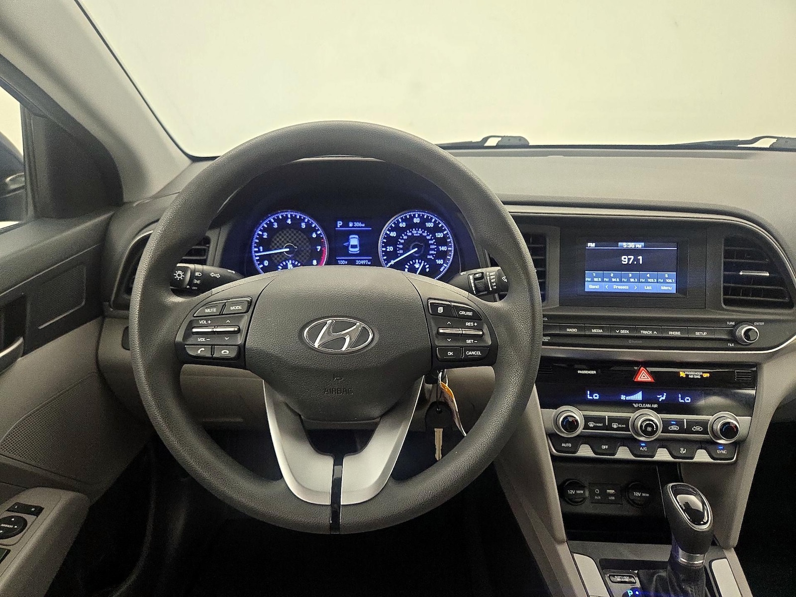2020 Hyundai Elantra SE - Photo 11