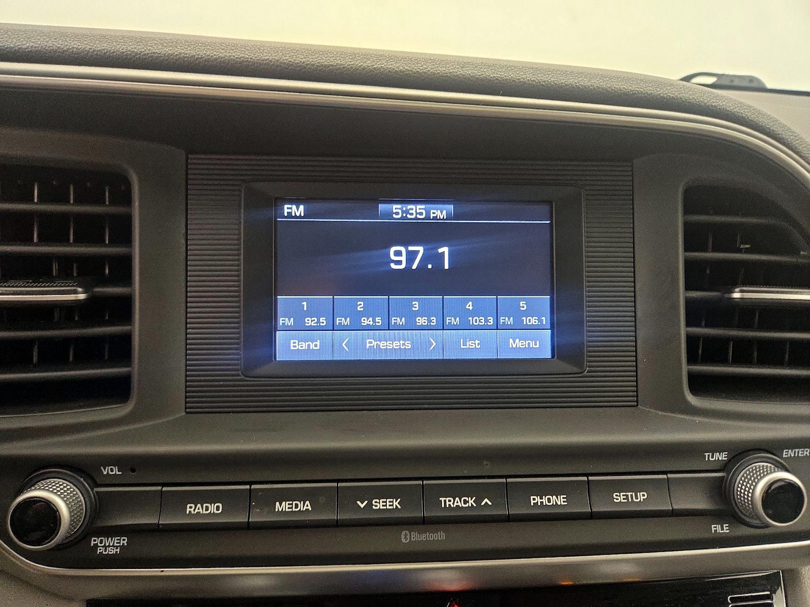 2020 Hyundai Elantra SE - Photo 16