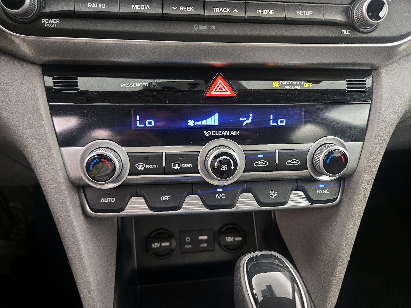 2020 Hyundai Elantra SE - Photo 17