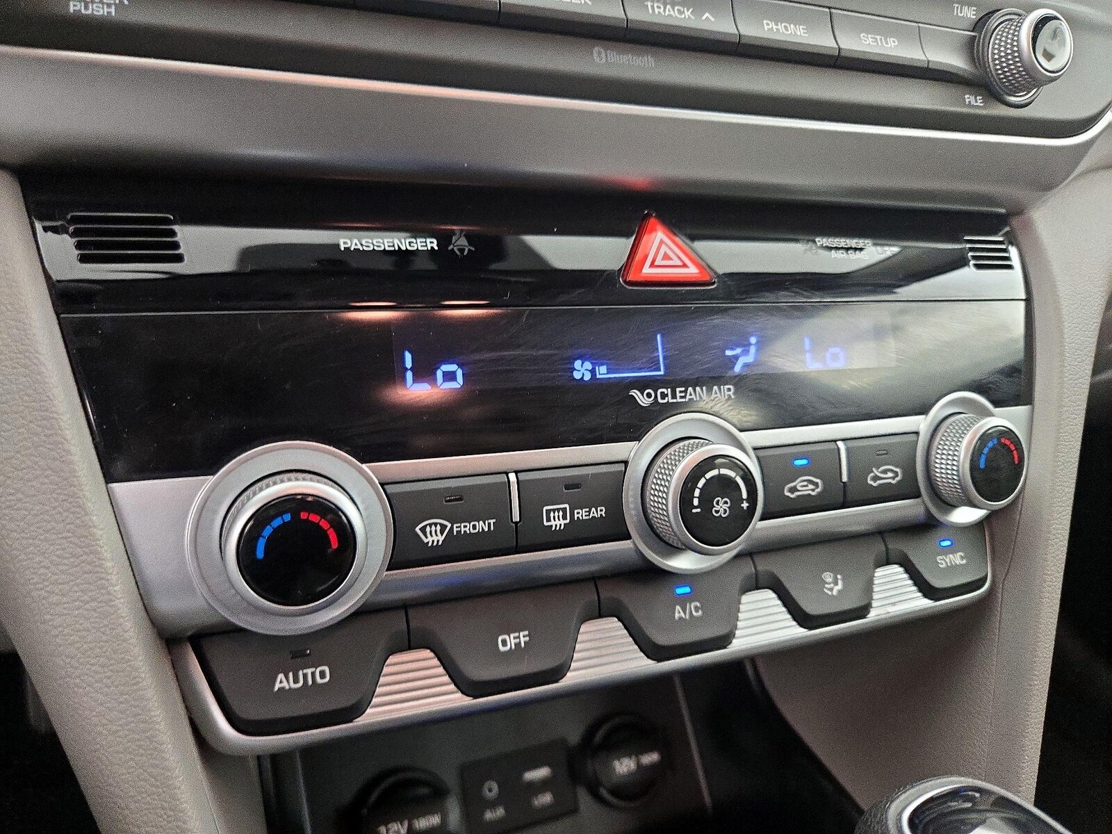 2020 Hyundai Elantra SE - Photo 17