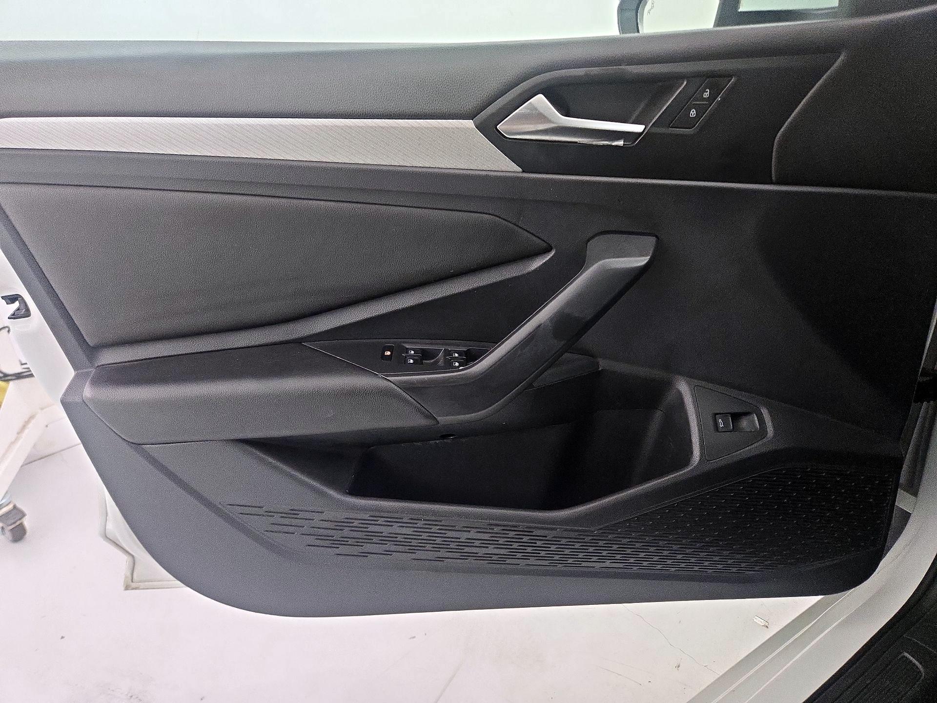 Thumbnail: 2019 Volkswagen Jetta - 12