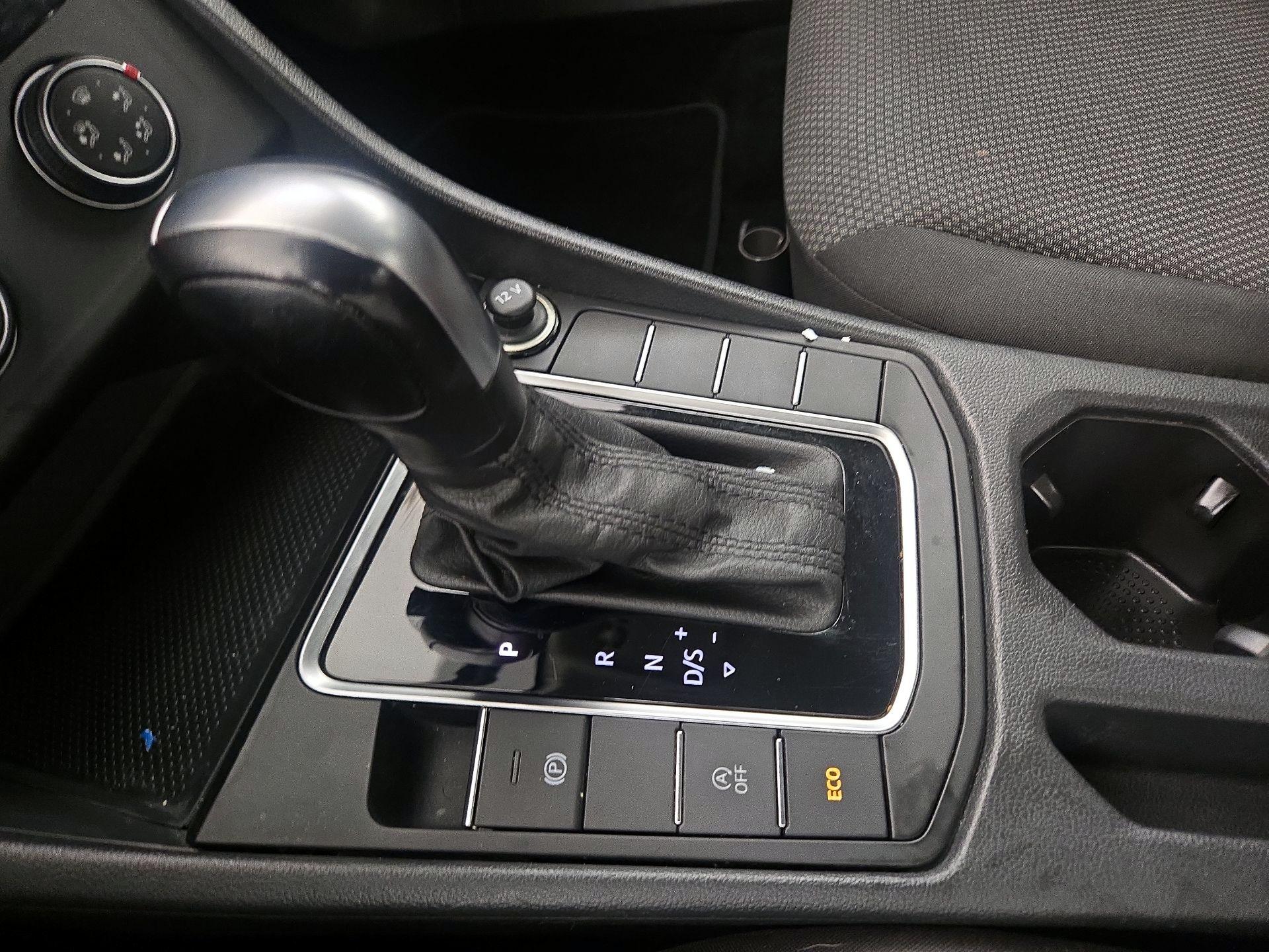 Thumbnail: 2019 Volkswagen Jetta - 17