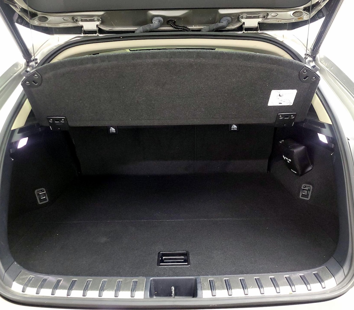 Trunk/Cargo (Seats Up)