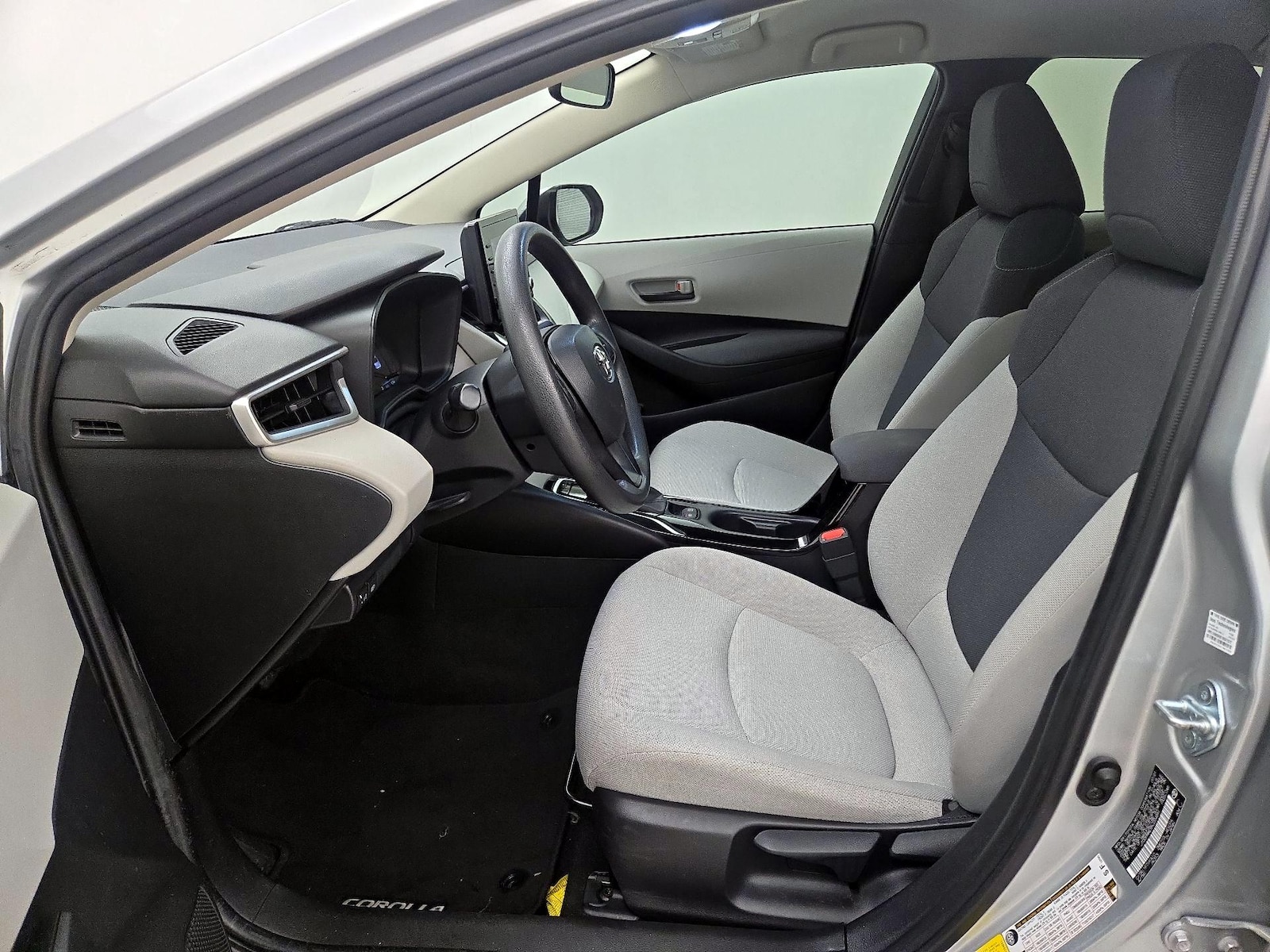 2022 Toyota Corolla L - Photo 12