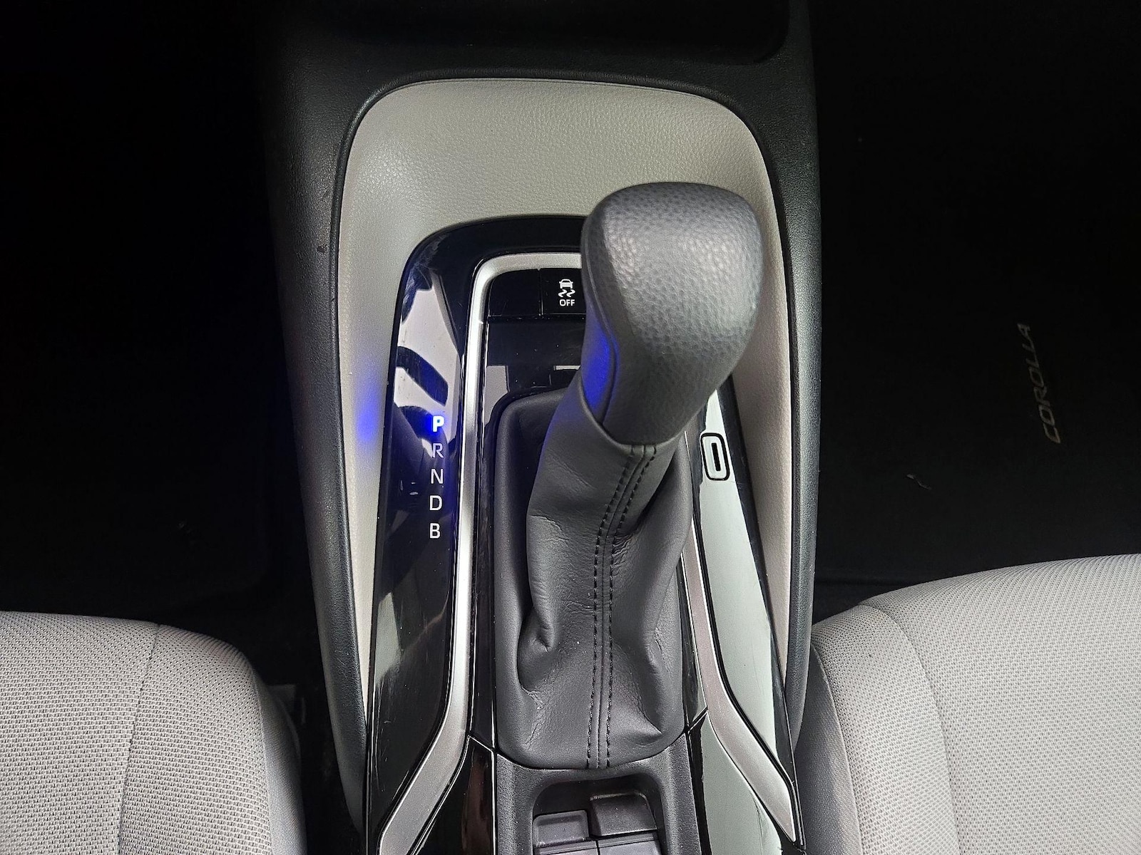 2022 Toyota Corolla L - Photo 18
