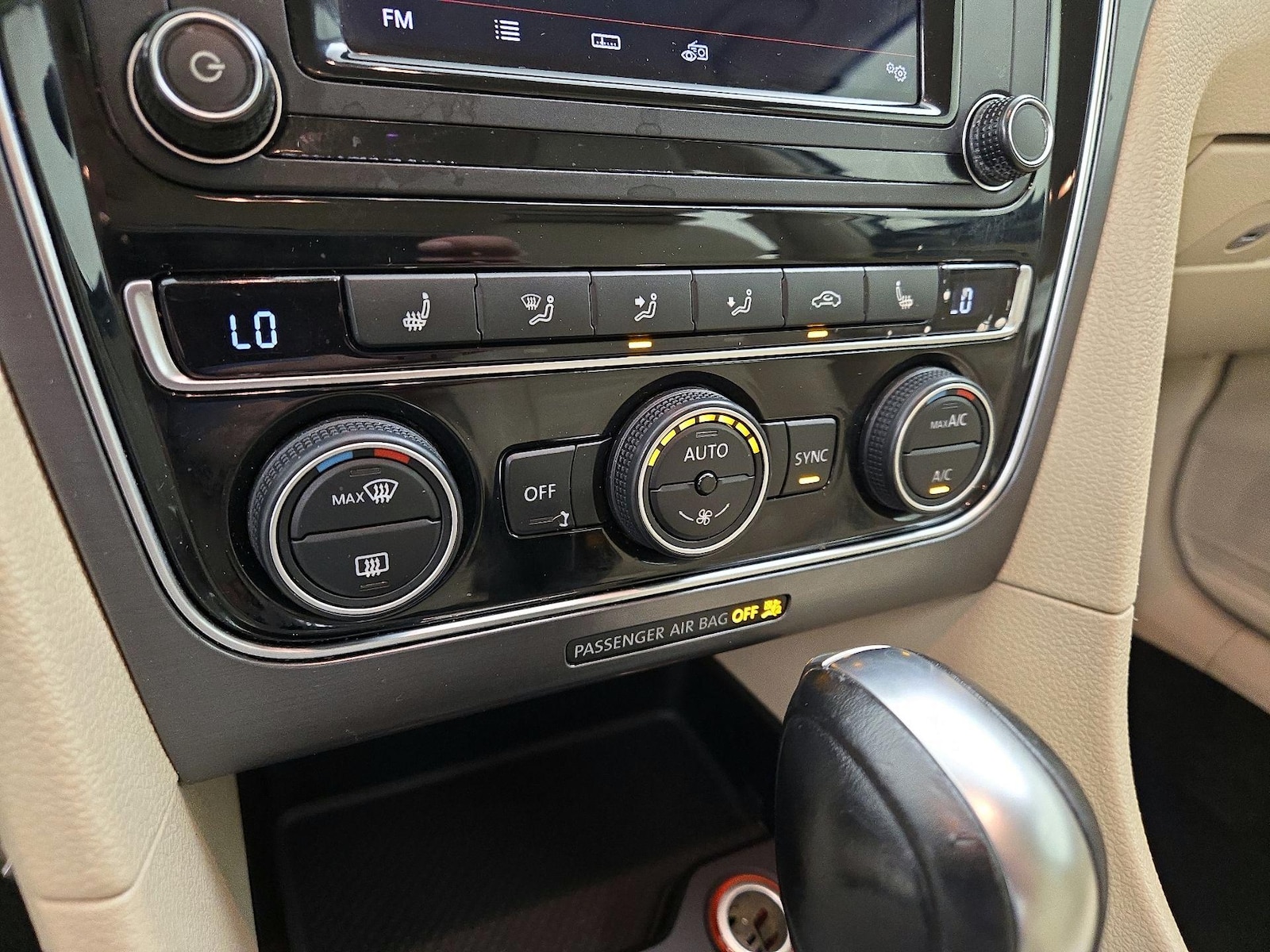 2018 Volkswagen Passat R-Line - Photo 17