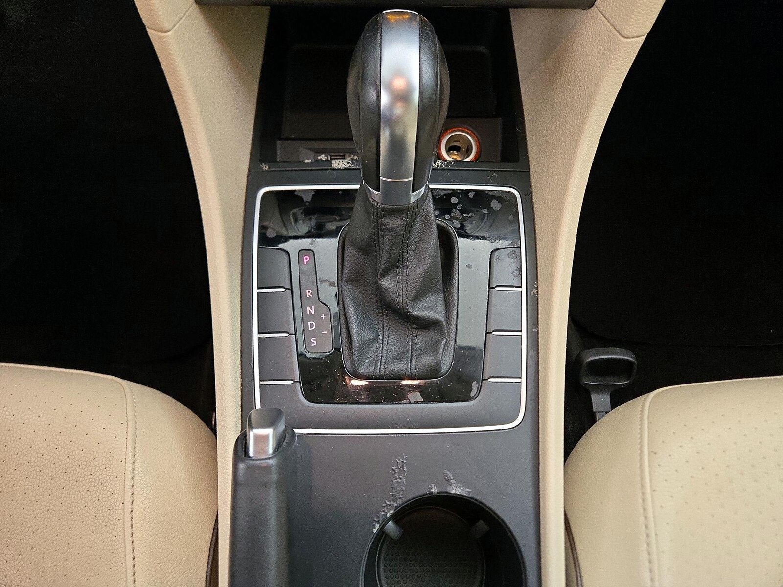 2018 Volkswagen Passat R-Line - Photo 18