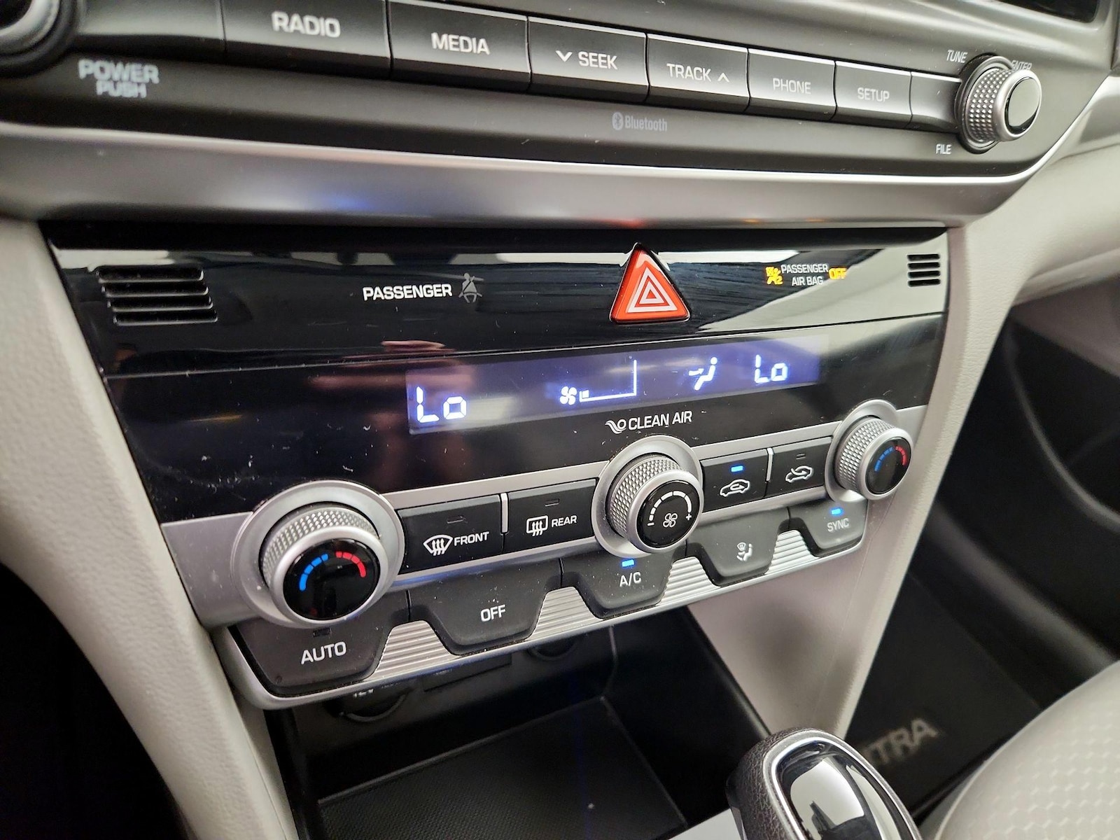 2020 Hyundai Elantra SE - Photo 17