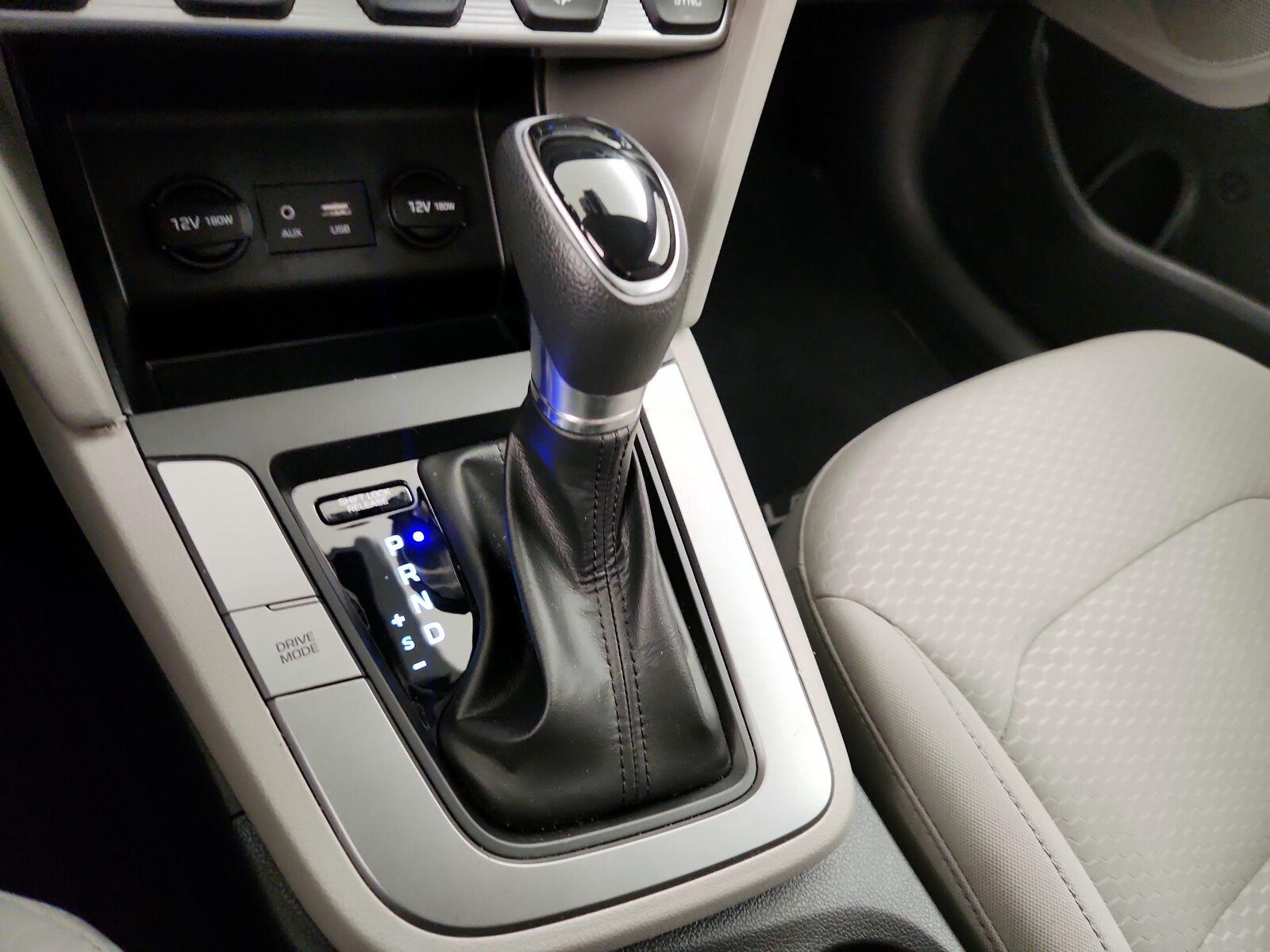 2020 Hyundai Elantra SE - Photo 18