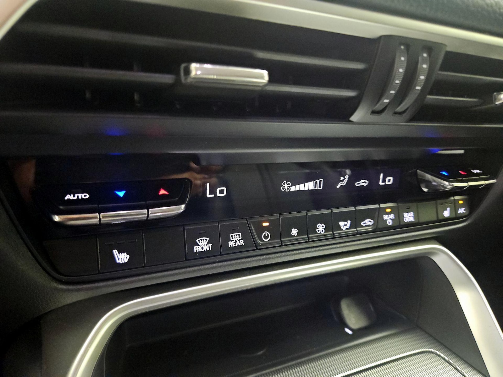 2025 Mazda CX-90 Preferred Package - Photo 17