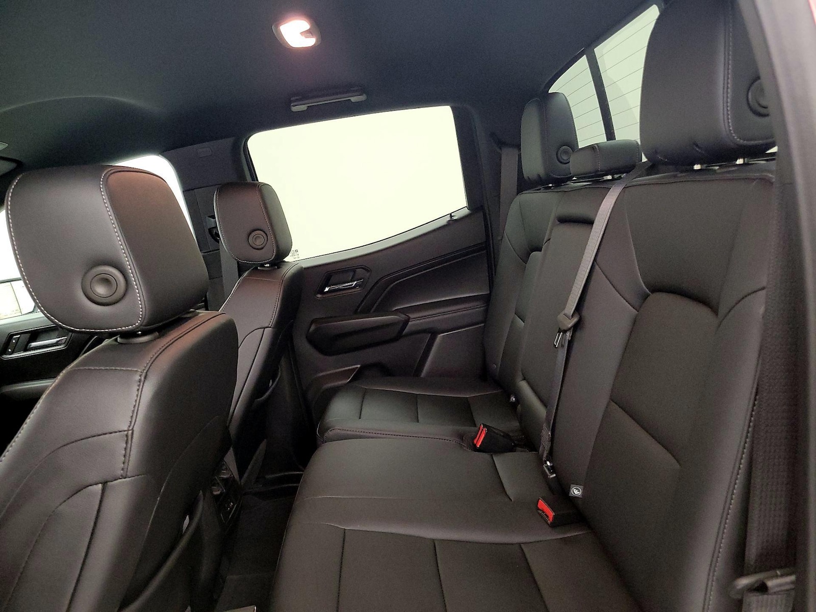 2025 Chevrolet Colorado LT - Photo 21