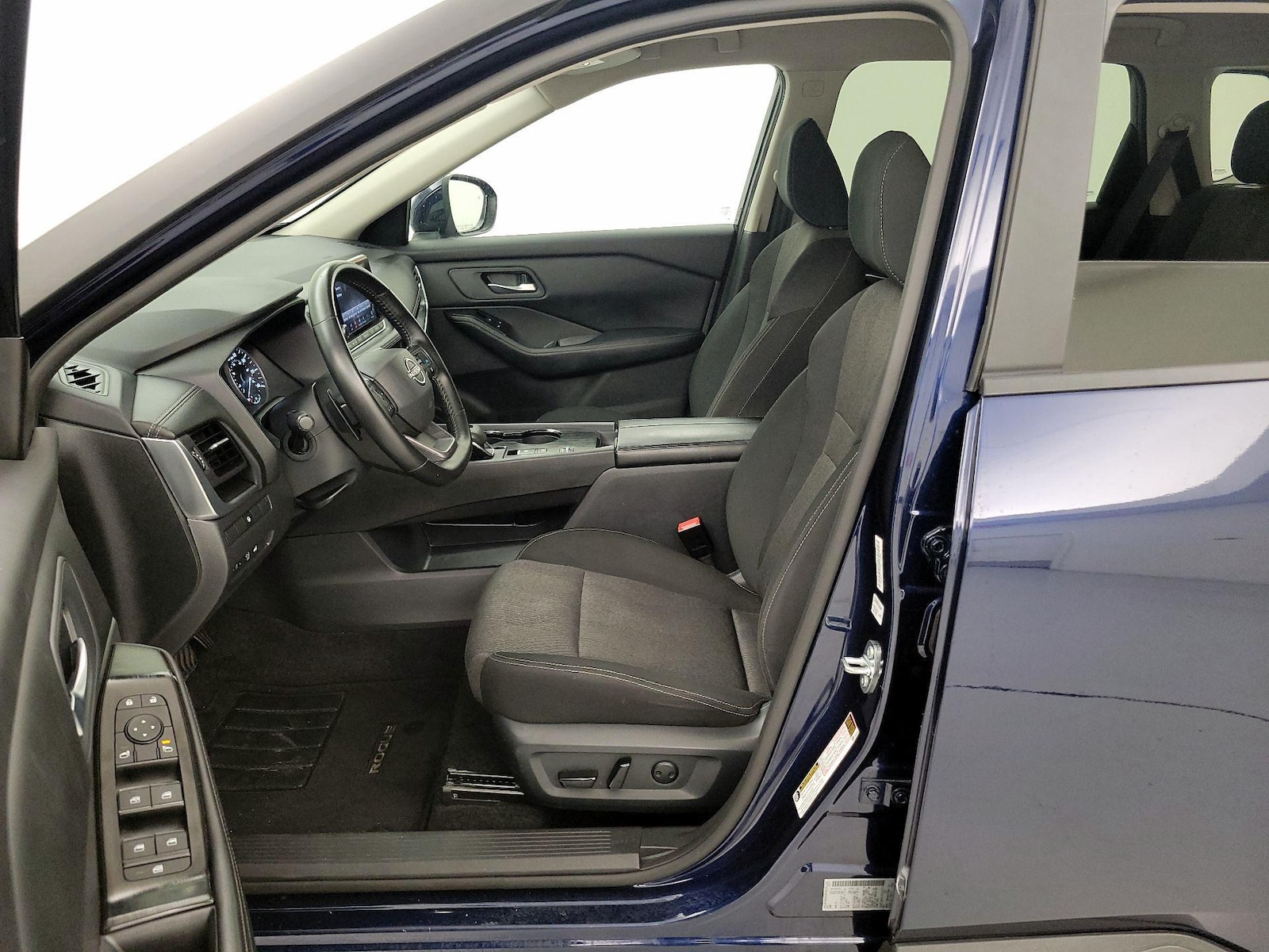 2025 Nissan Rogue SV, photo 12