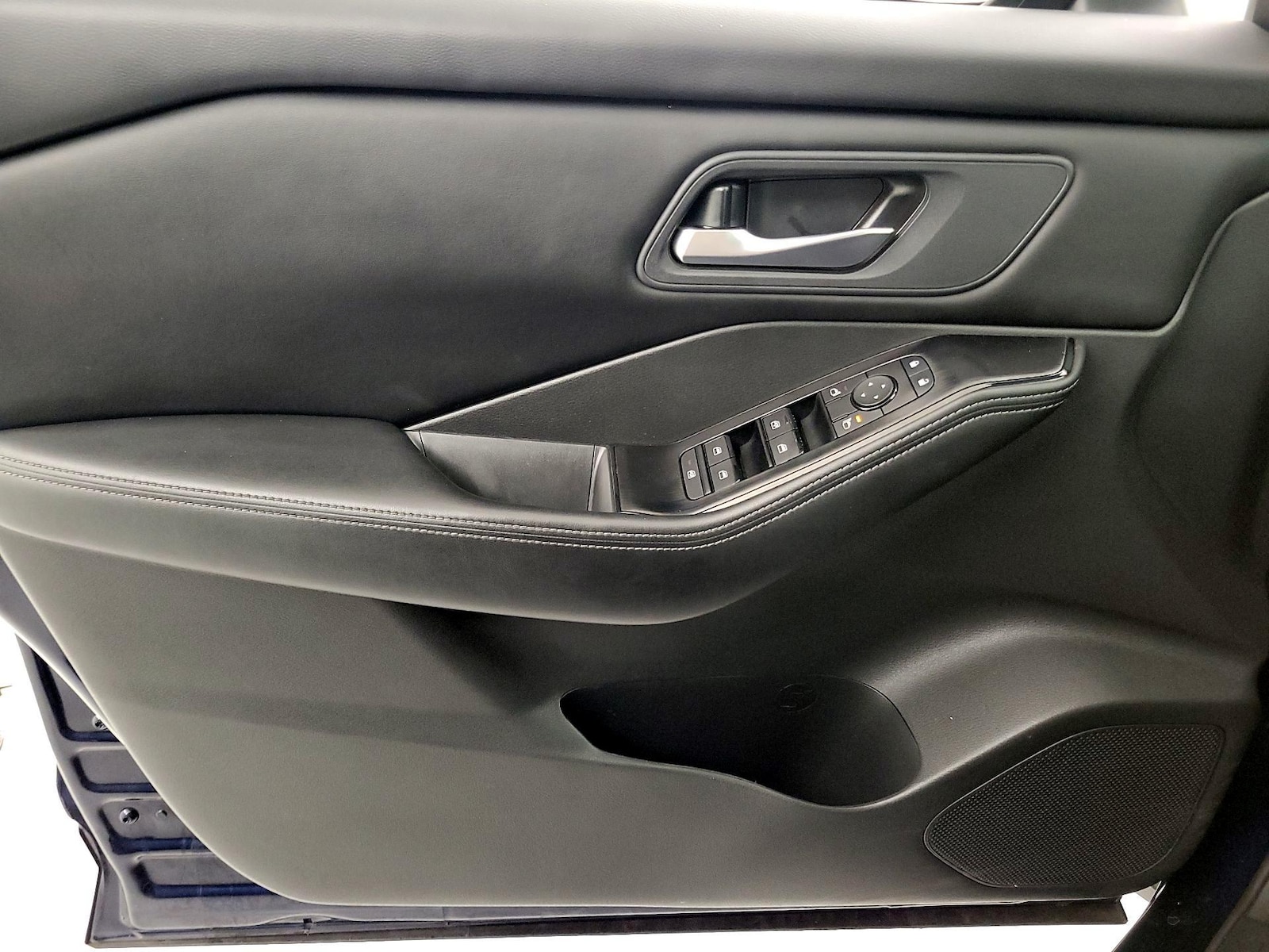 2025 Nissan Rogue SV, photo 13