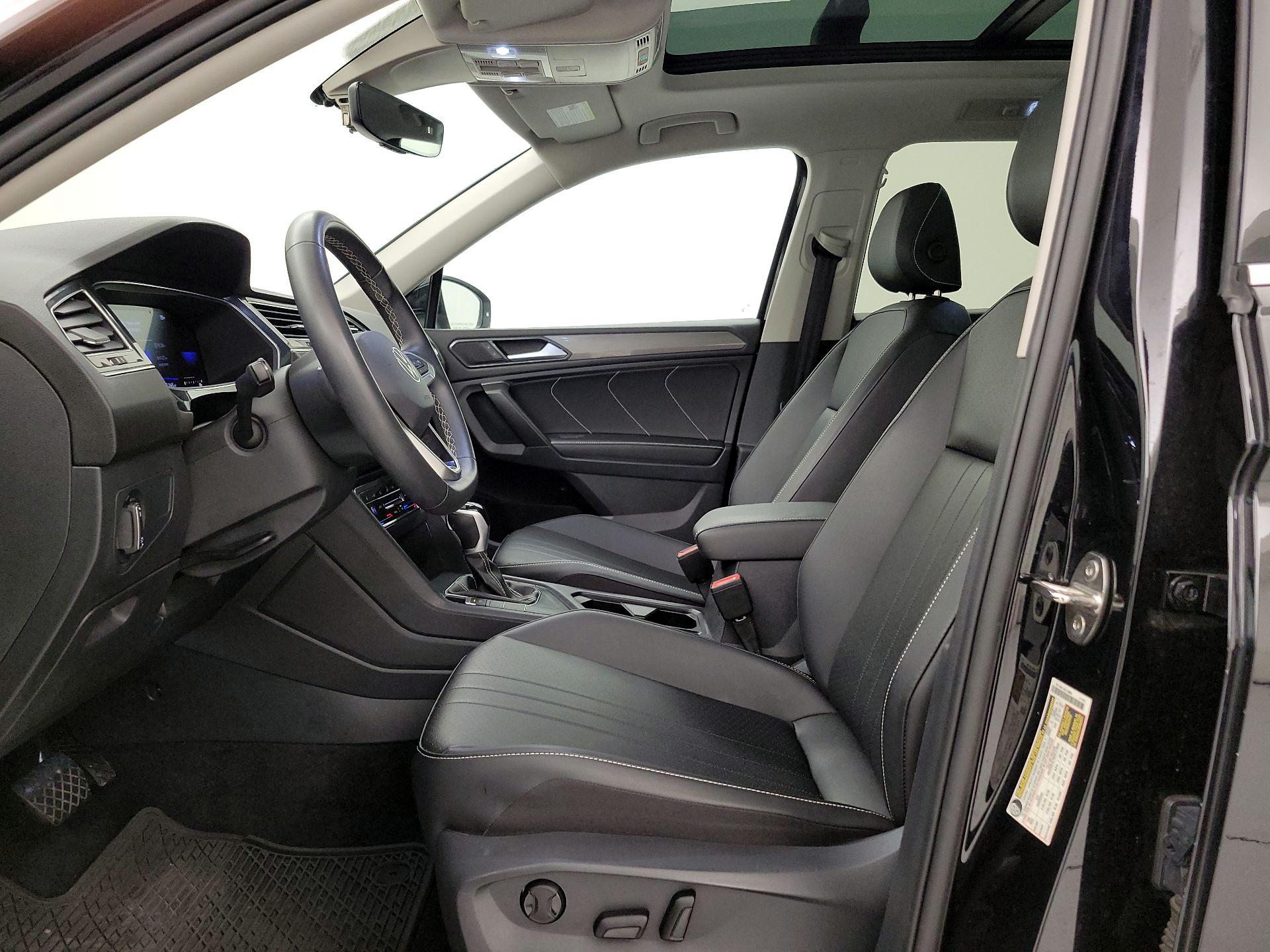Thumbnail: 2023 Volkswagen Tiguan - 11