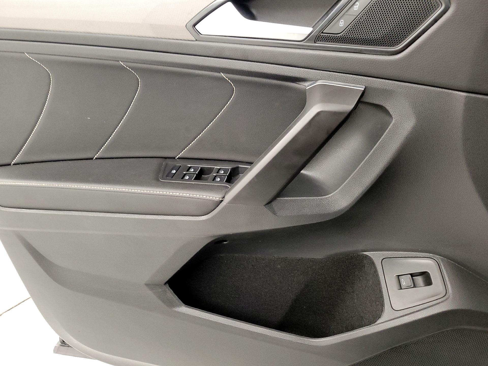 Thumbnail: 2023 Volkswagen Tiguan - 12