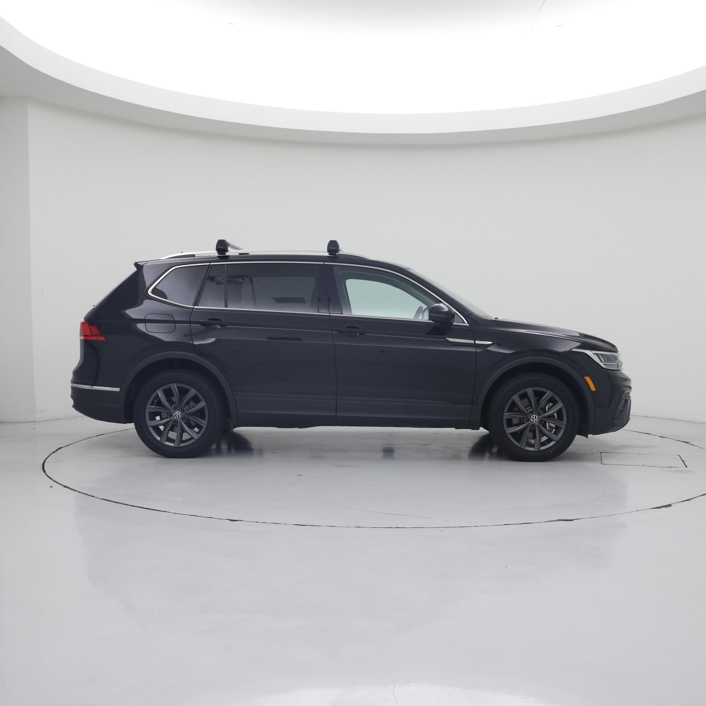 Thumbnail: 2023 Volkswagen Tiguan - 7