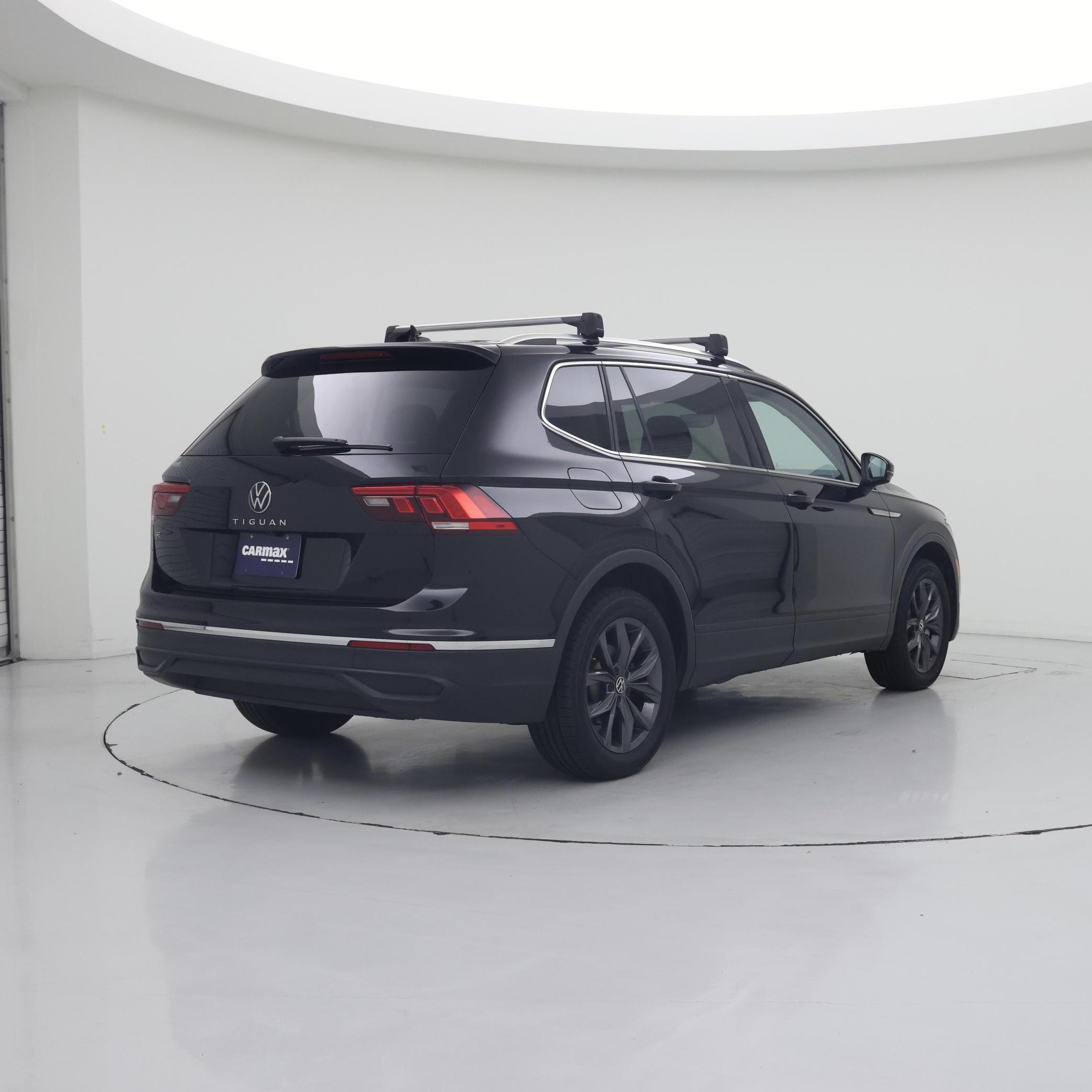 Thumbnail: 2023 Volkswagen Tiguan - 8