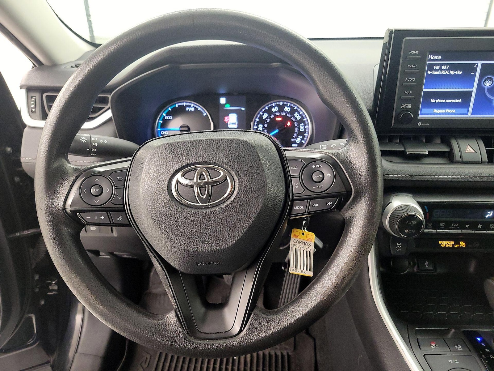 2022 Toyota RAV4 LE - Photo 11