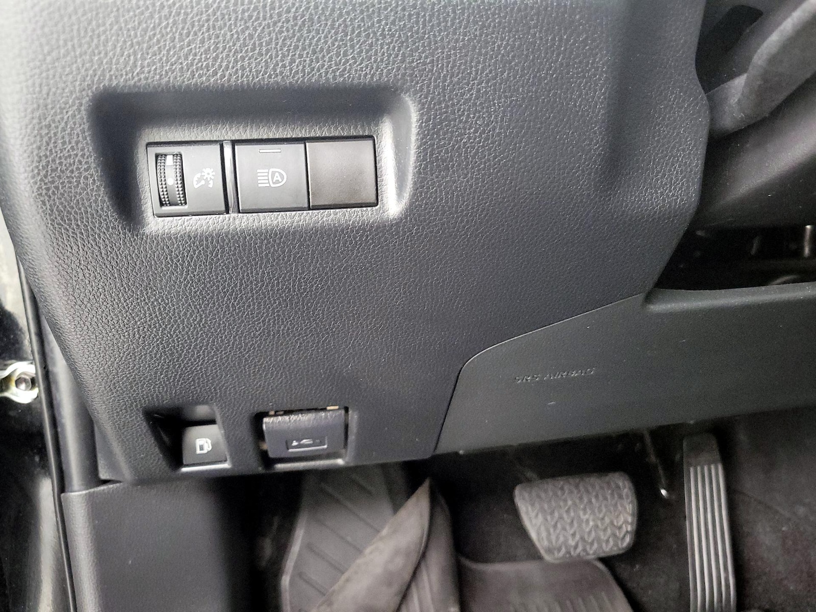 2022 Toyota RAV4 LE - Photo 14