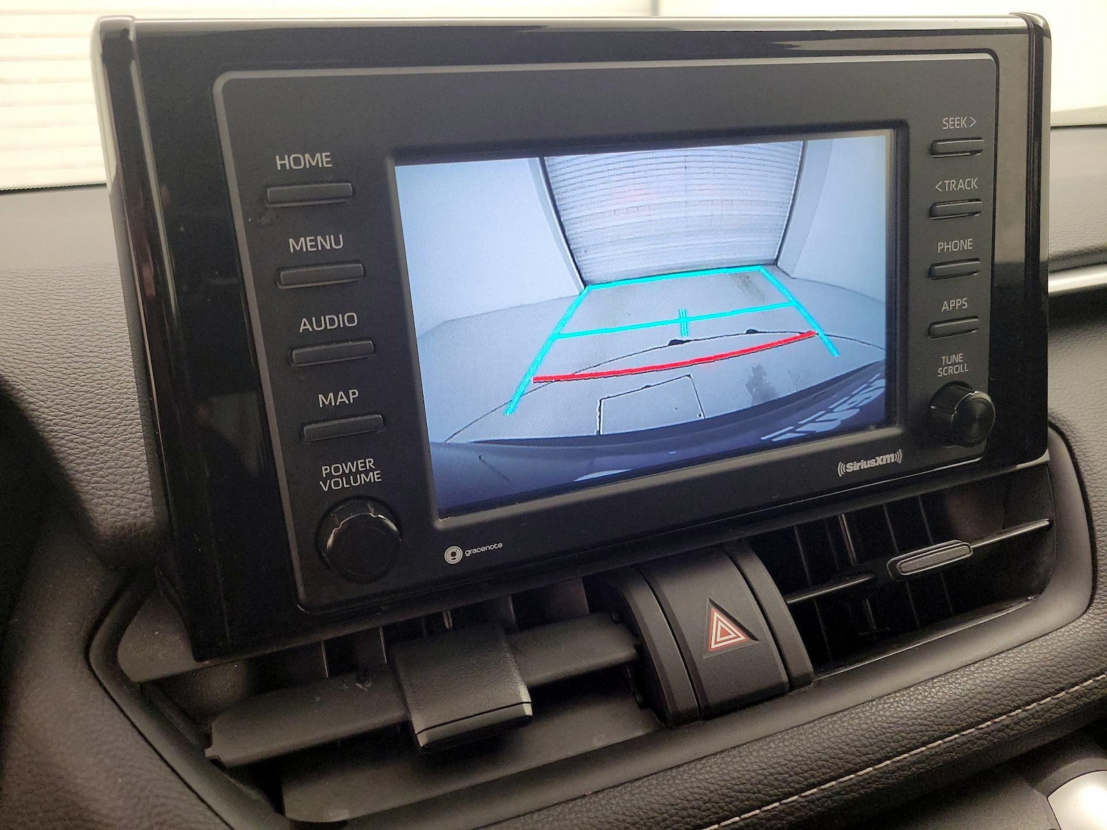 2022 Toyota RAV4 LE - Photo 15