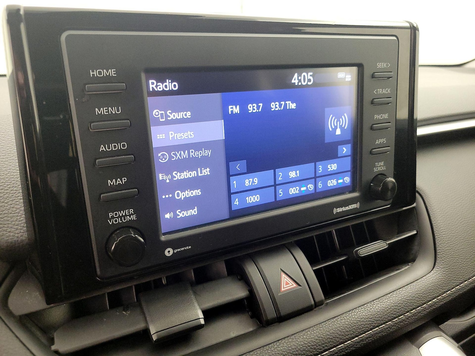 2022 Toyota RAV4 LE - Photo 16
