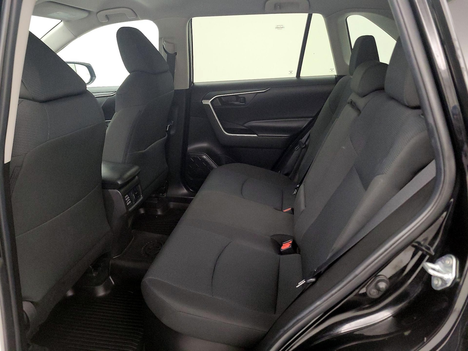 2022 Toyota RAV4 LE - Photo 20