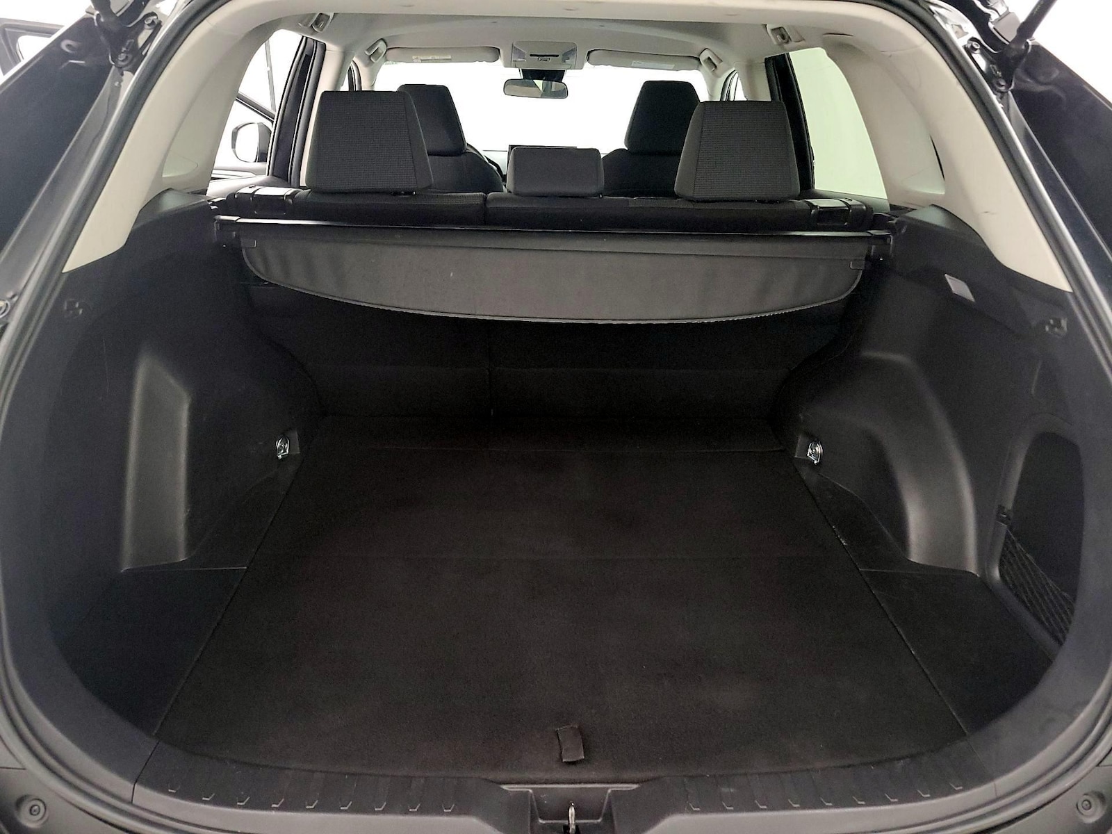 2022 Toyota RAV4 LE - Photo 21