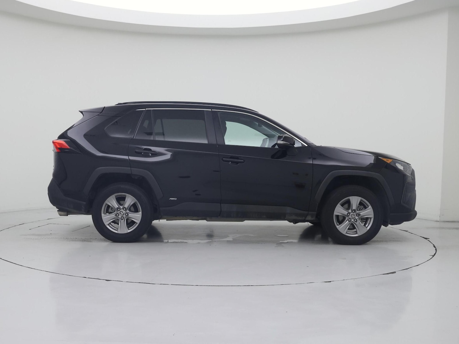 2022 Toyota RAV4 LE - Photo 8