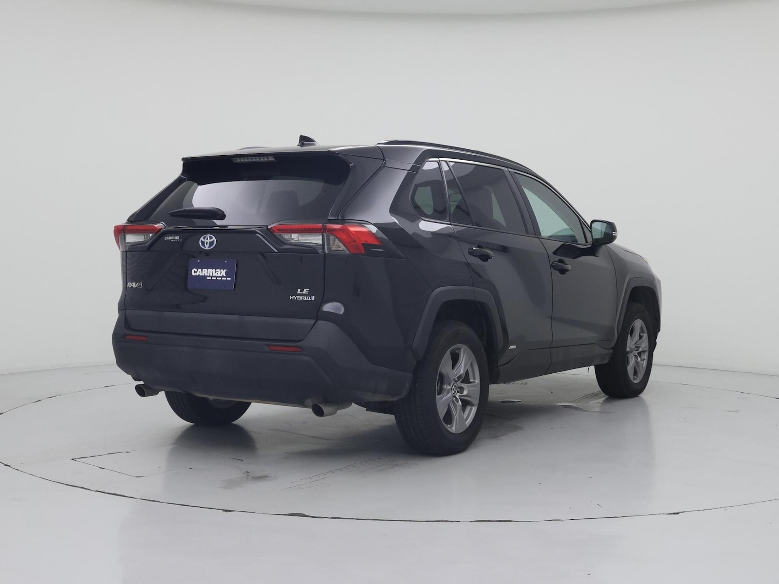 2022 Toyota RAV4 LE - Photo 9