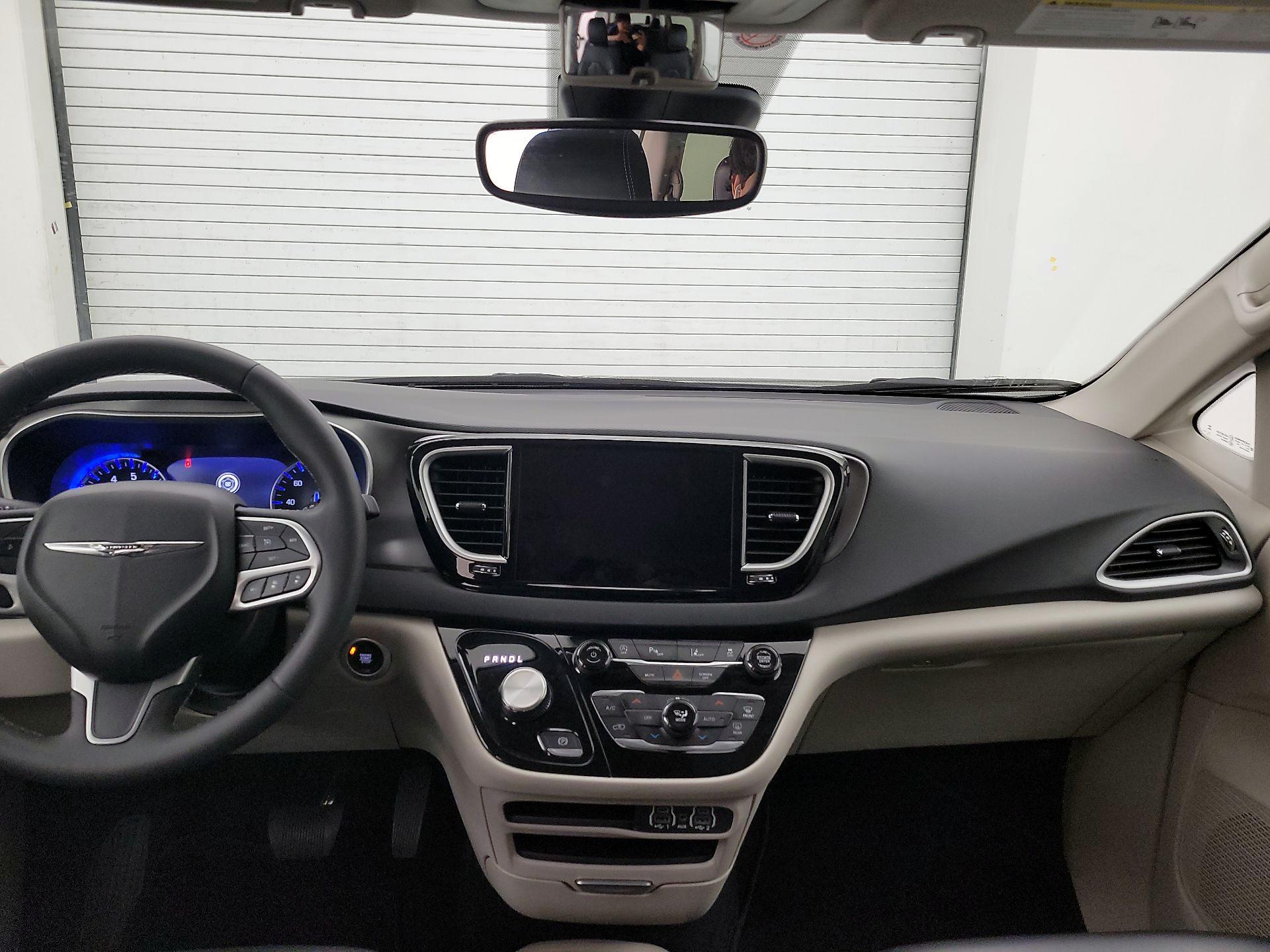 Thumbnail: 2024 Chrysler Pacifica - 9