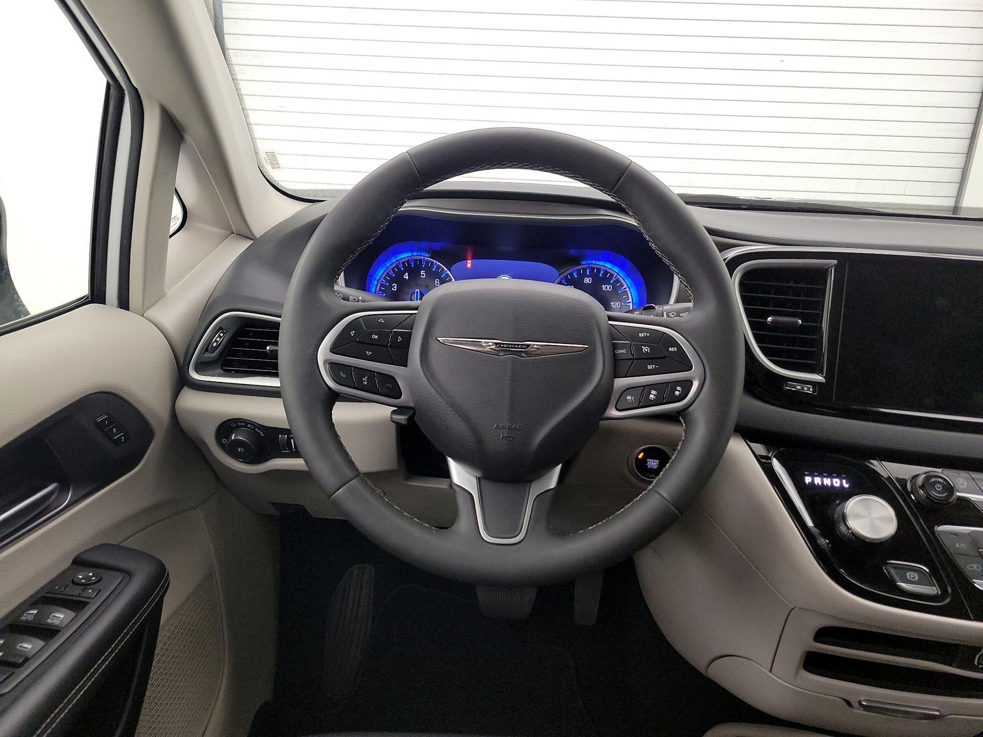 Thumbnail: 2024 Chrysler Pacifica - 10