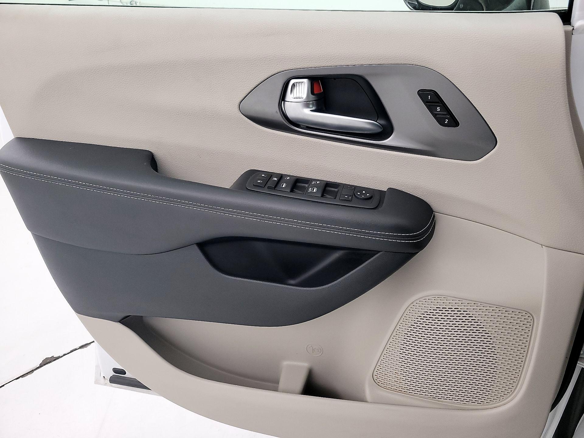 Thumbnail: 2024 Chrysler Pacifica - 12