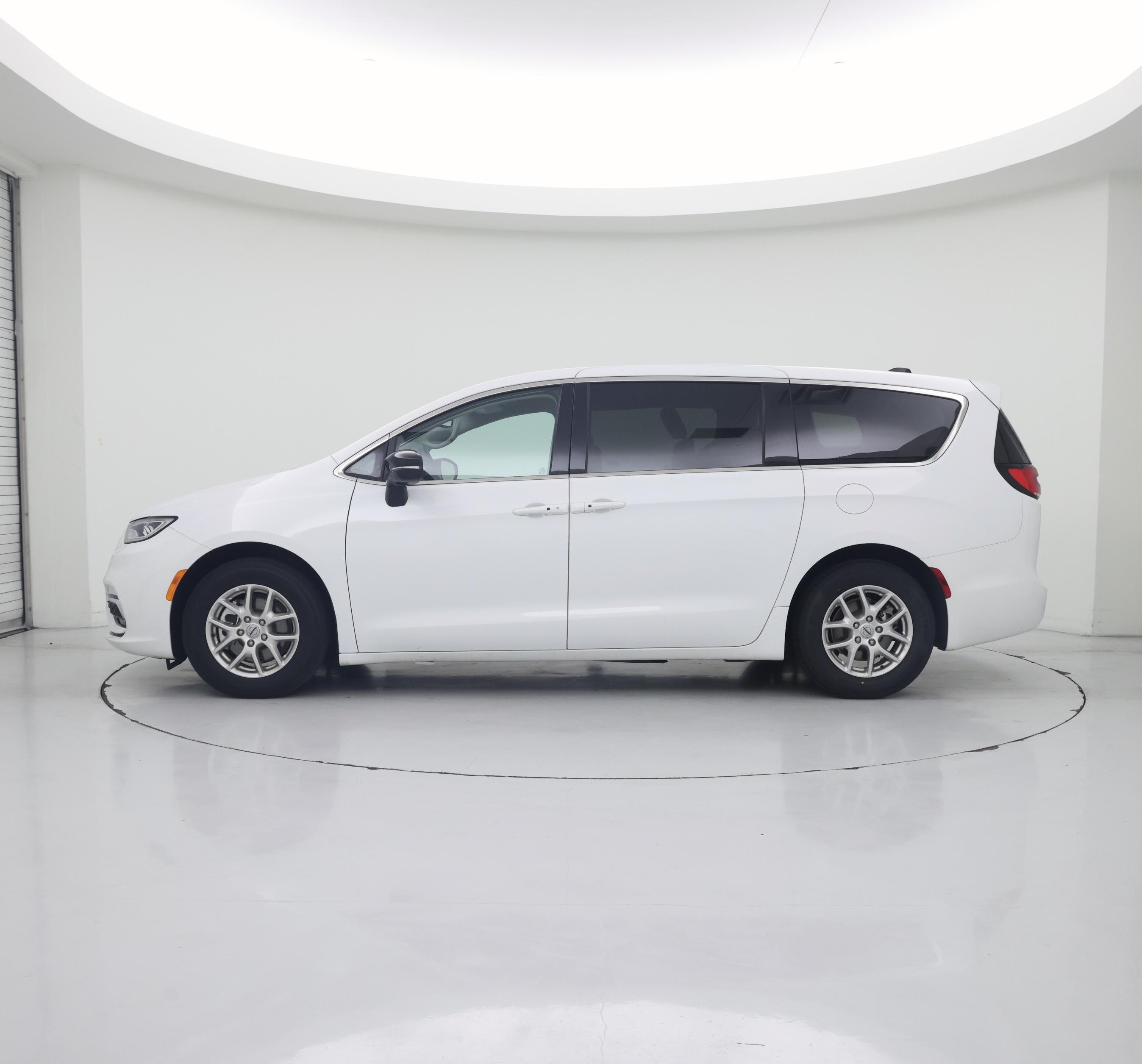 Thumbnail: 2024 Chrysler Pacifica - 3