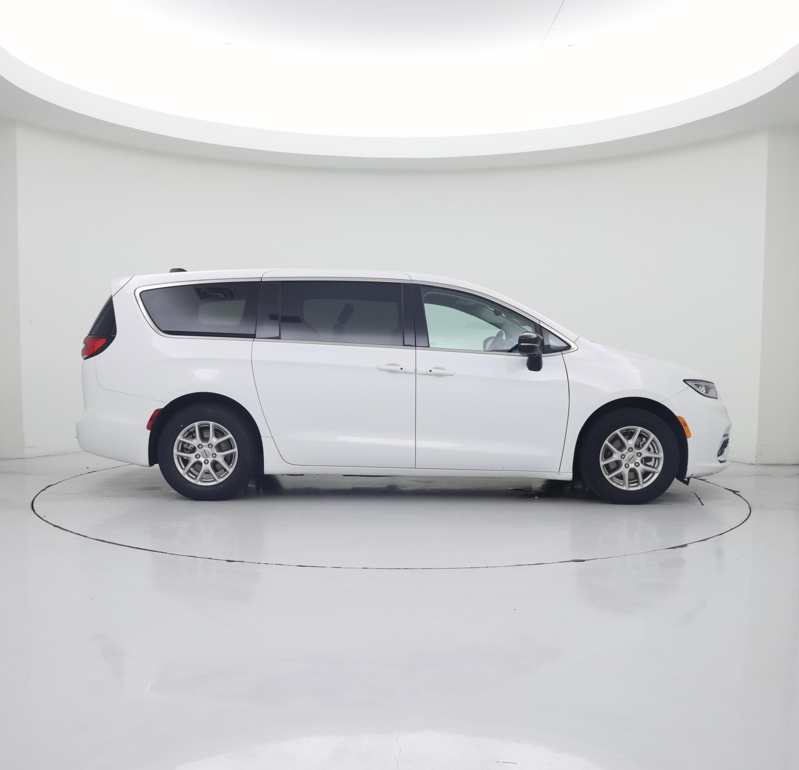 Thumbnail: 2024 Chrysler Pacifica - 7