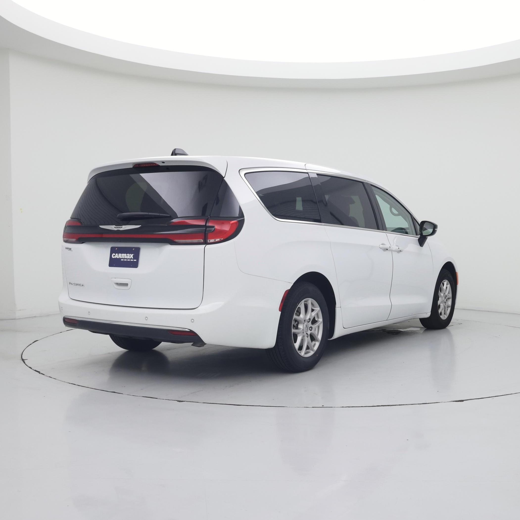 Thumbnail: 2024 Chrysler Pacifica - 8